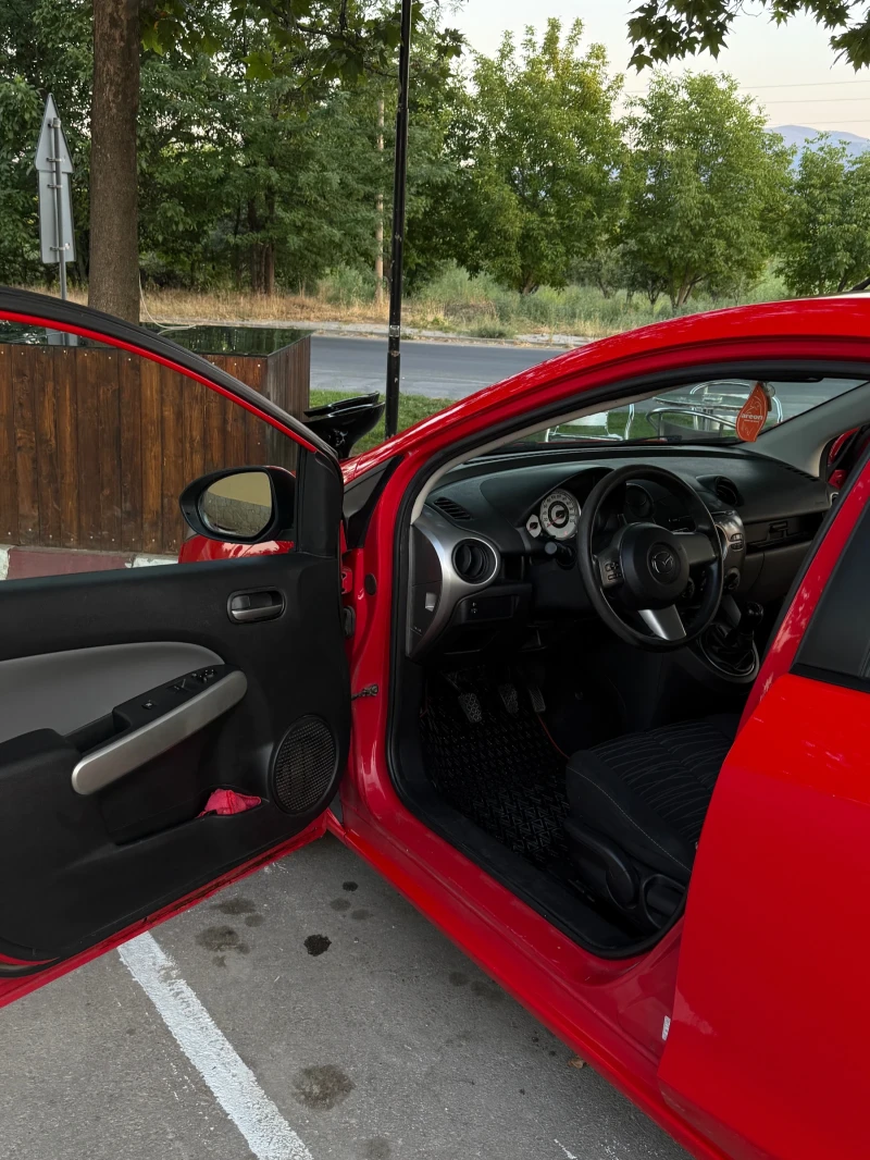 Mazda 2 1.4, снимка 3 - Автомобили и джипове - 52625342