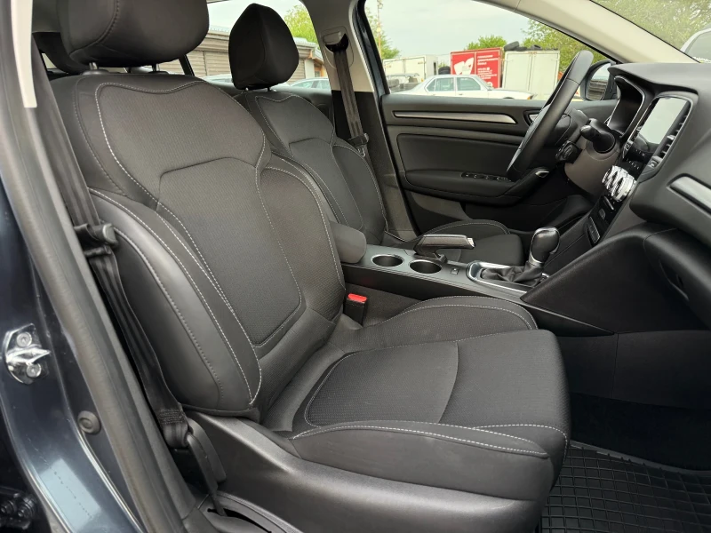 Renault Megane 1.5DCI , снимка 10 - Автомобили и джипове - 53534502