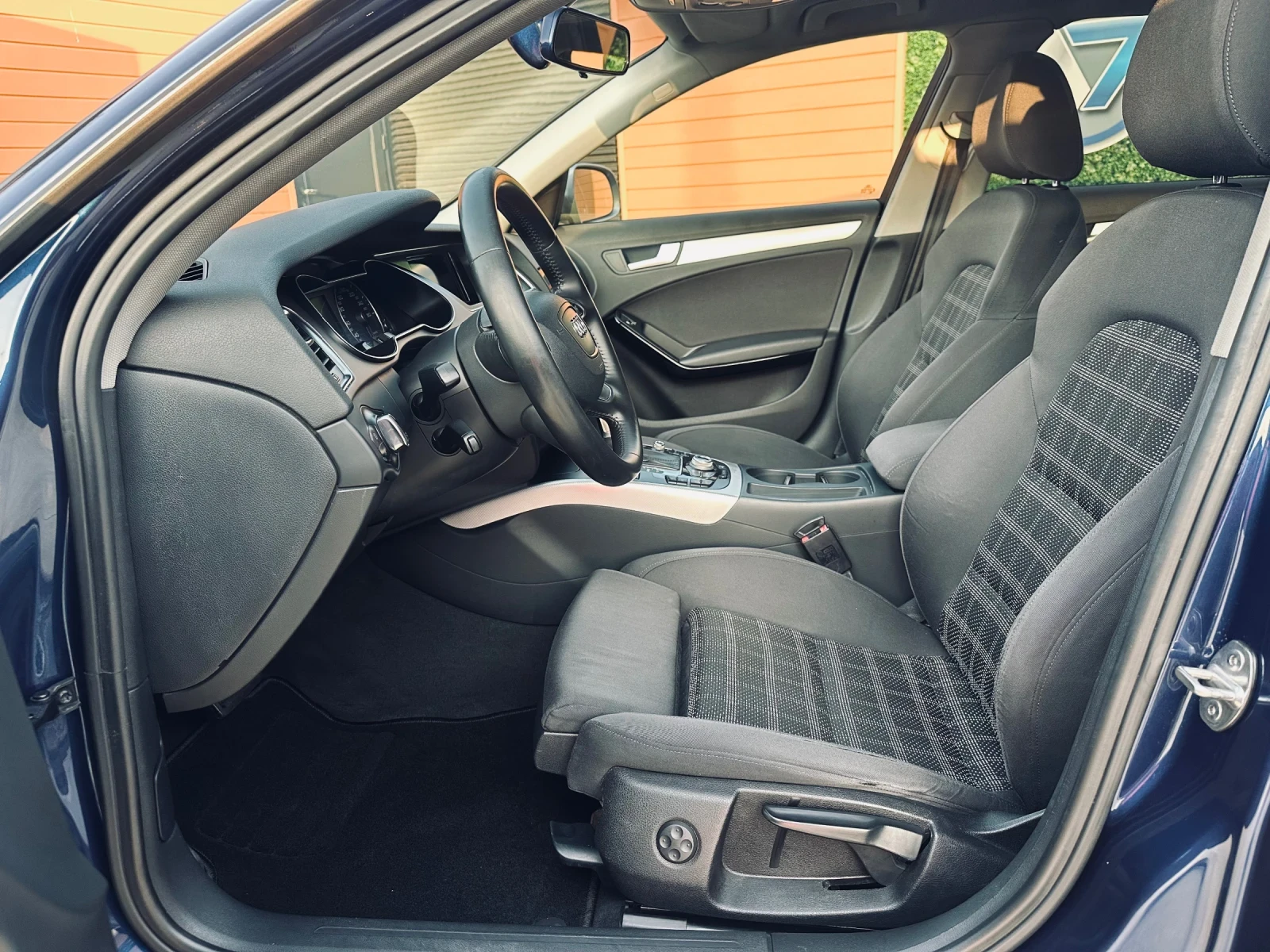 Audi A4 2.0TDI/S4-пакет/NaviLED - изображение 9