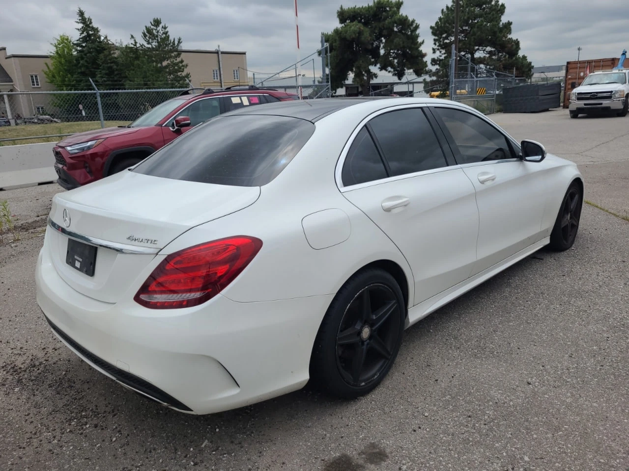 Mercedes-Benz C 300 * CARFAX * АВТО КРЕДИТ * ЦЕНА ДО БГ! - изображение 3