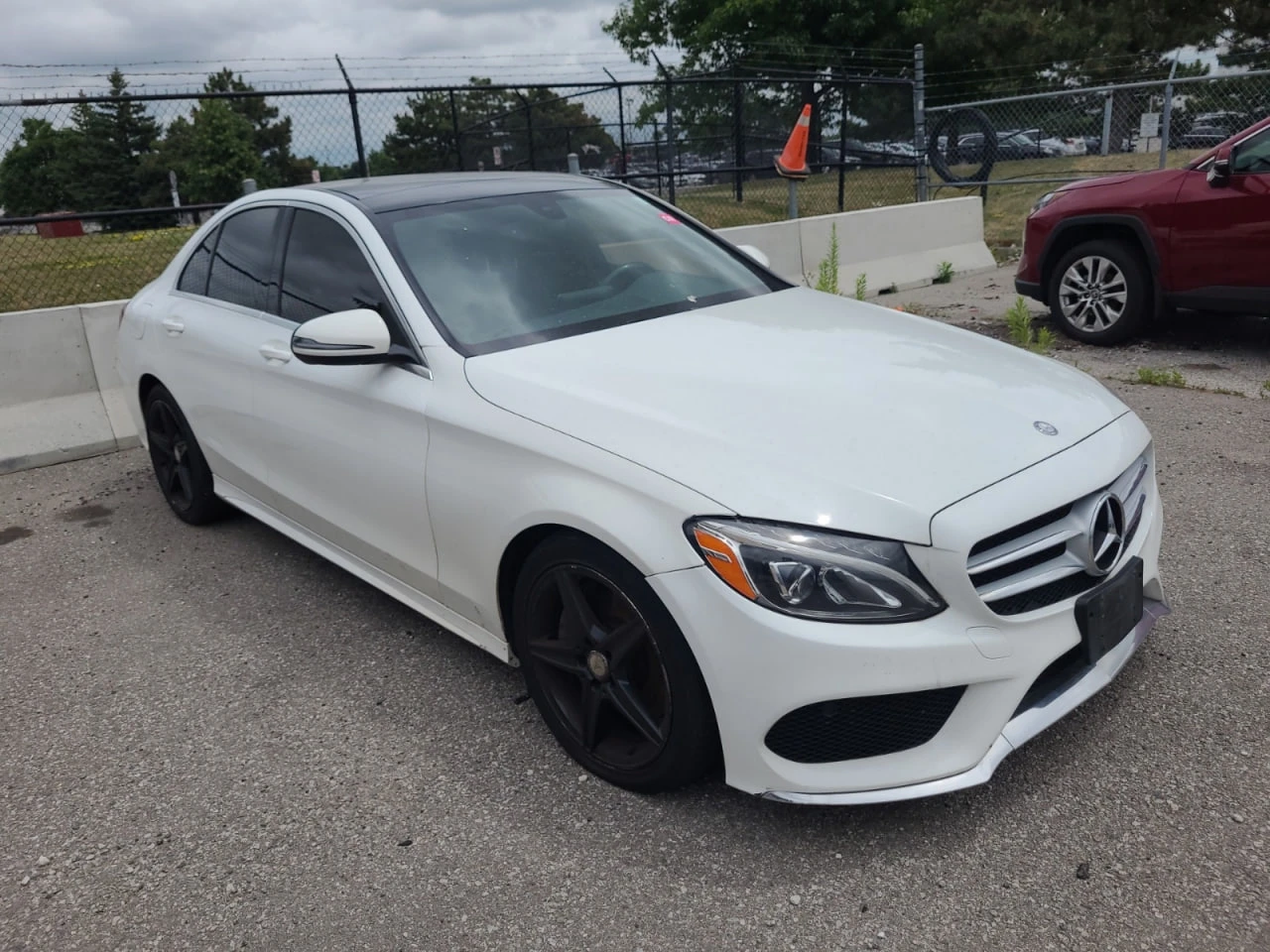 Mercedes-Benz C 300 * CARFAX * АВТО КРЕДИТ * ЦЕНА ДО БГ! - изображение 2