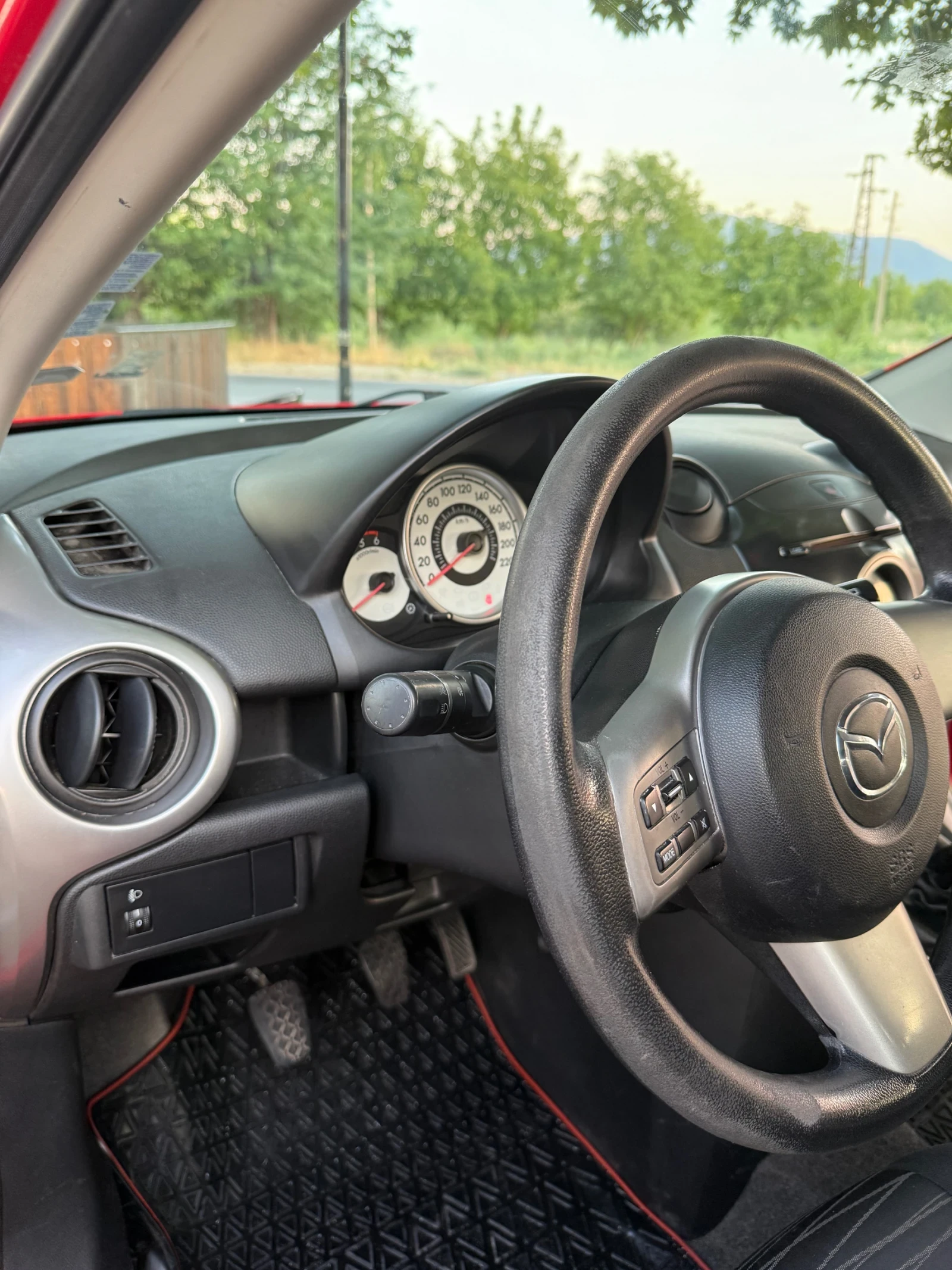 Mazda 2 1.4 - изображение 8