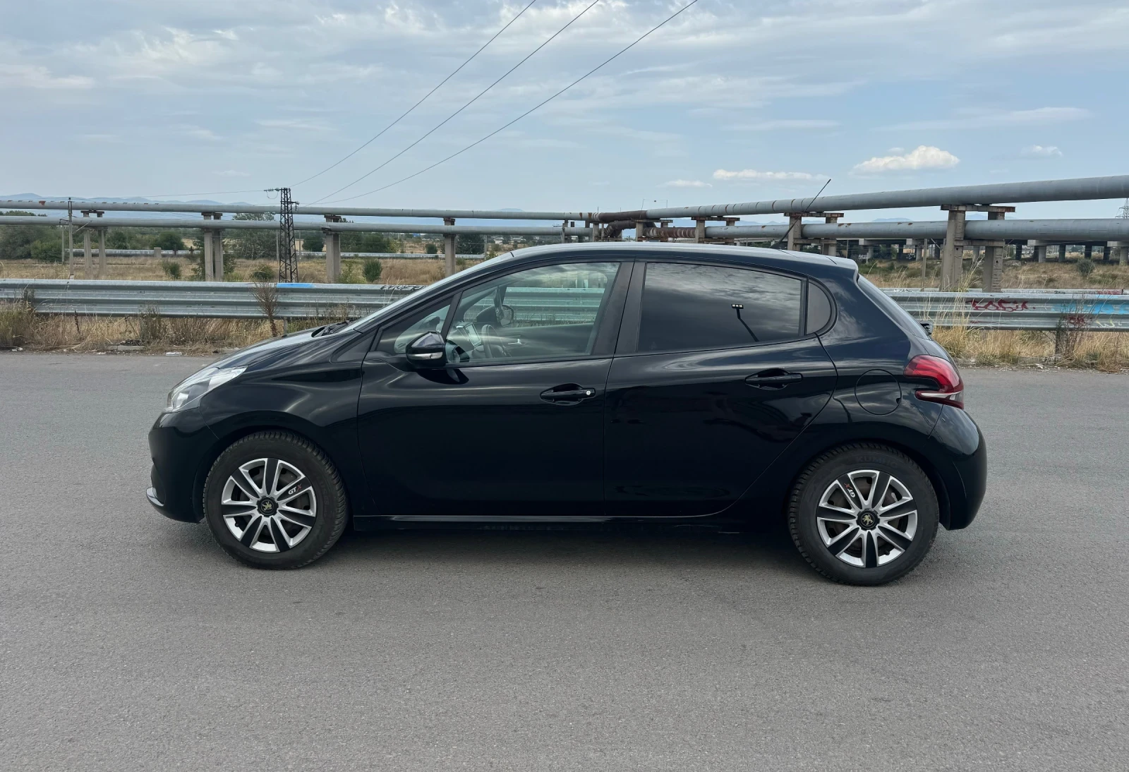 Peugeot 208 1.2i Сервизна история - изображение 3