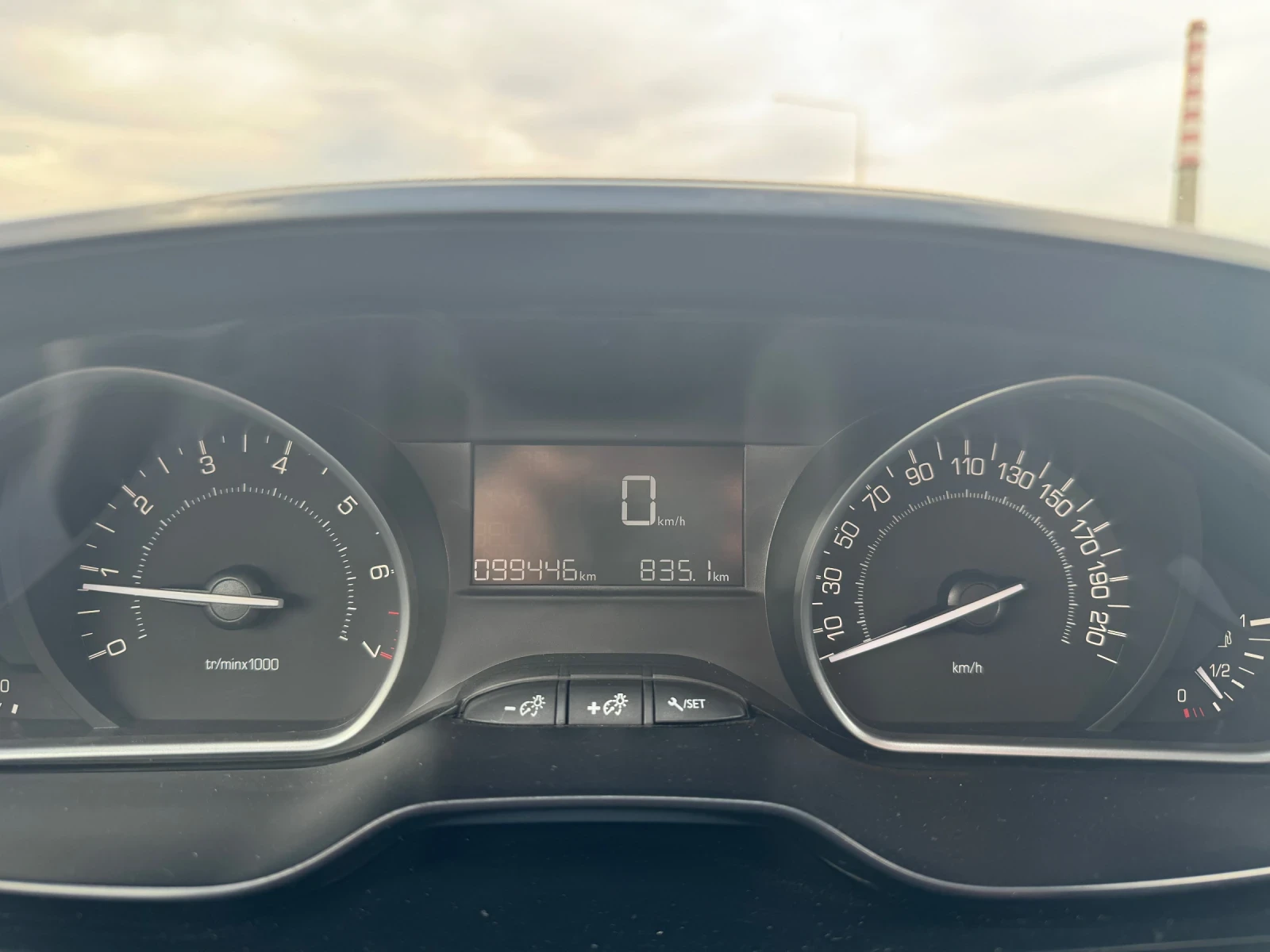 Peugeot 208 1.2i Сервизна история - изображение 6