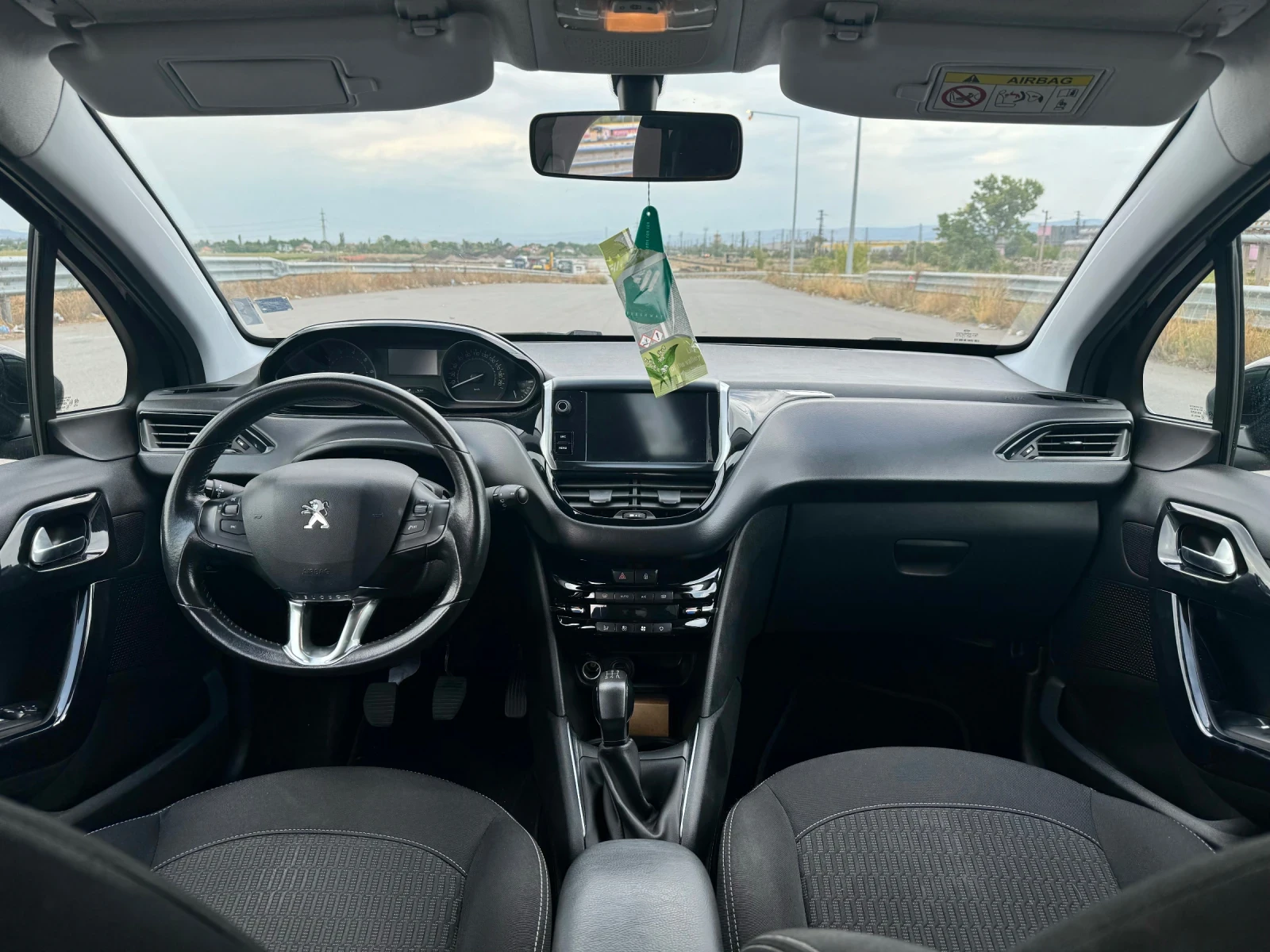 Peugeot 208 1.2i Сервизна история - изображение 7