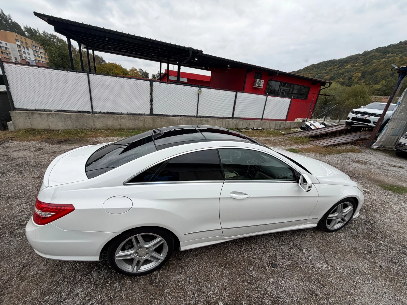 Mercedes-Benz E 500  - изображение 8