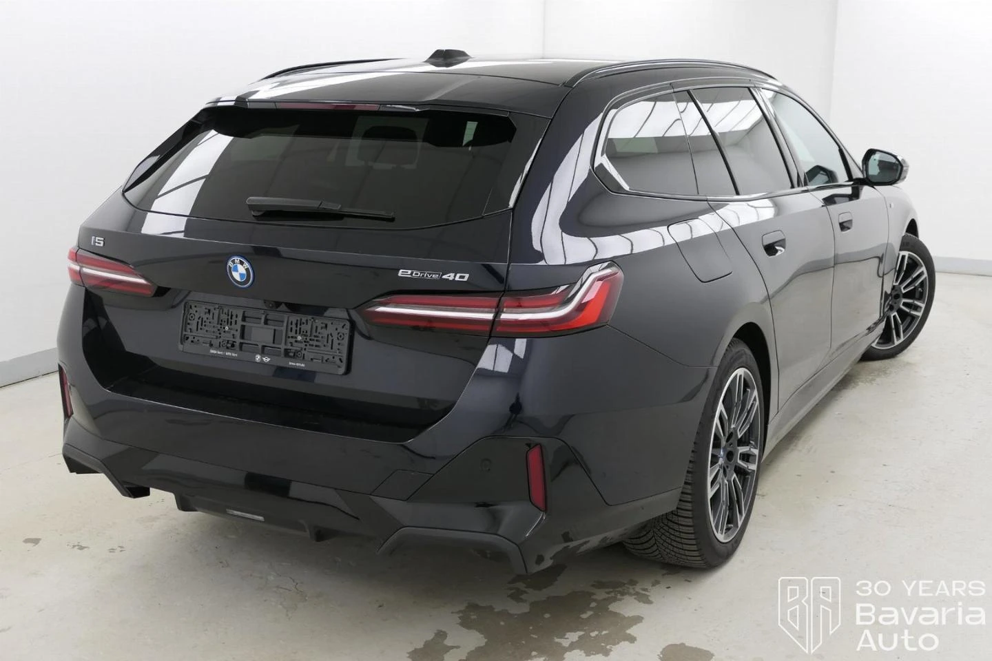 BMW i5  i 40 eDrive Touring Automatic - изображение 3