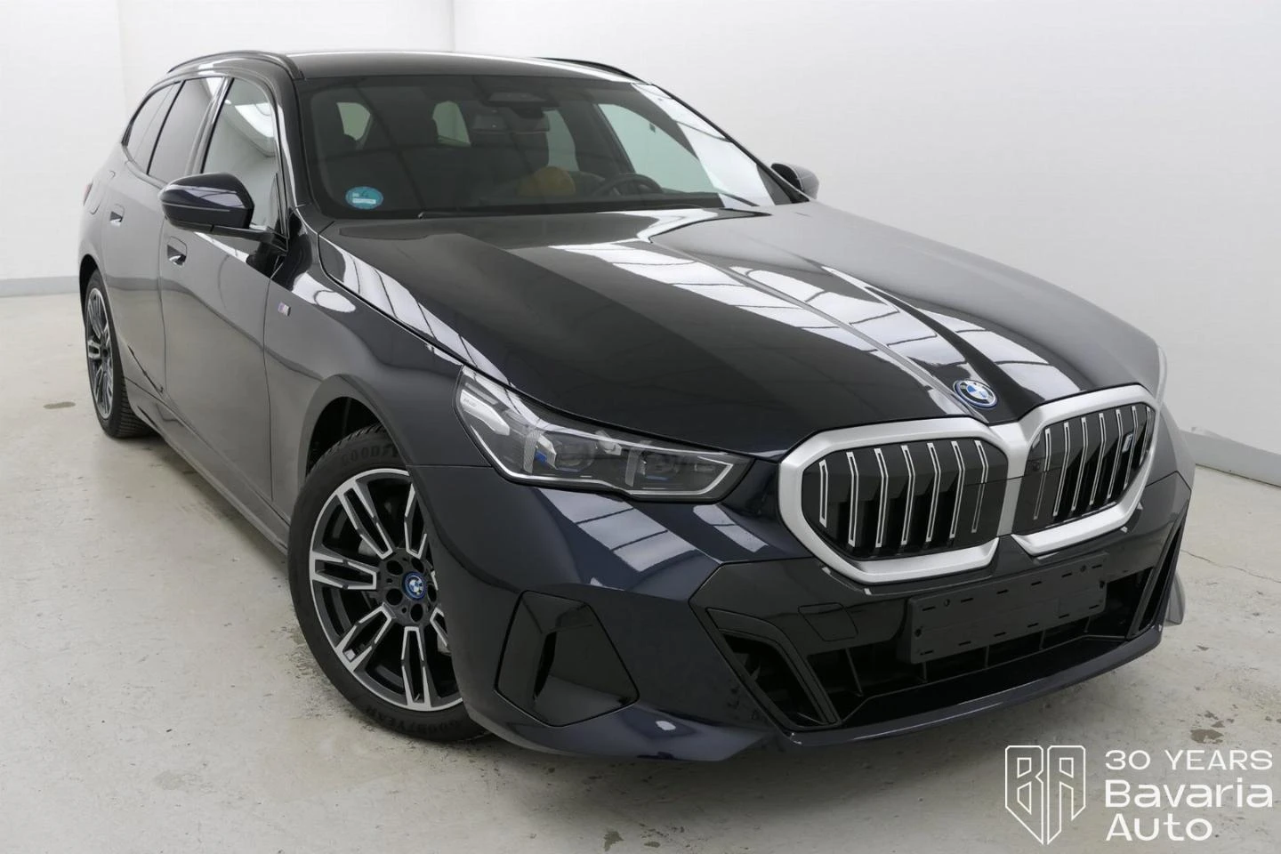 BMW i5  i 40 eDrive Touring Automatic - изображение 4