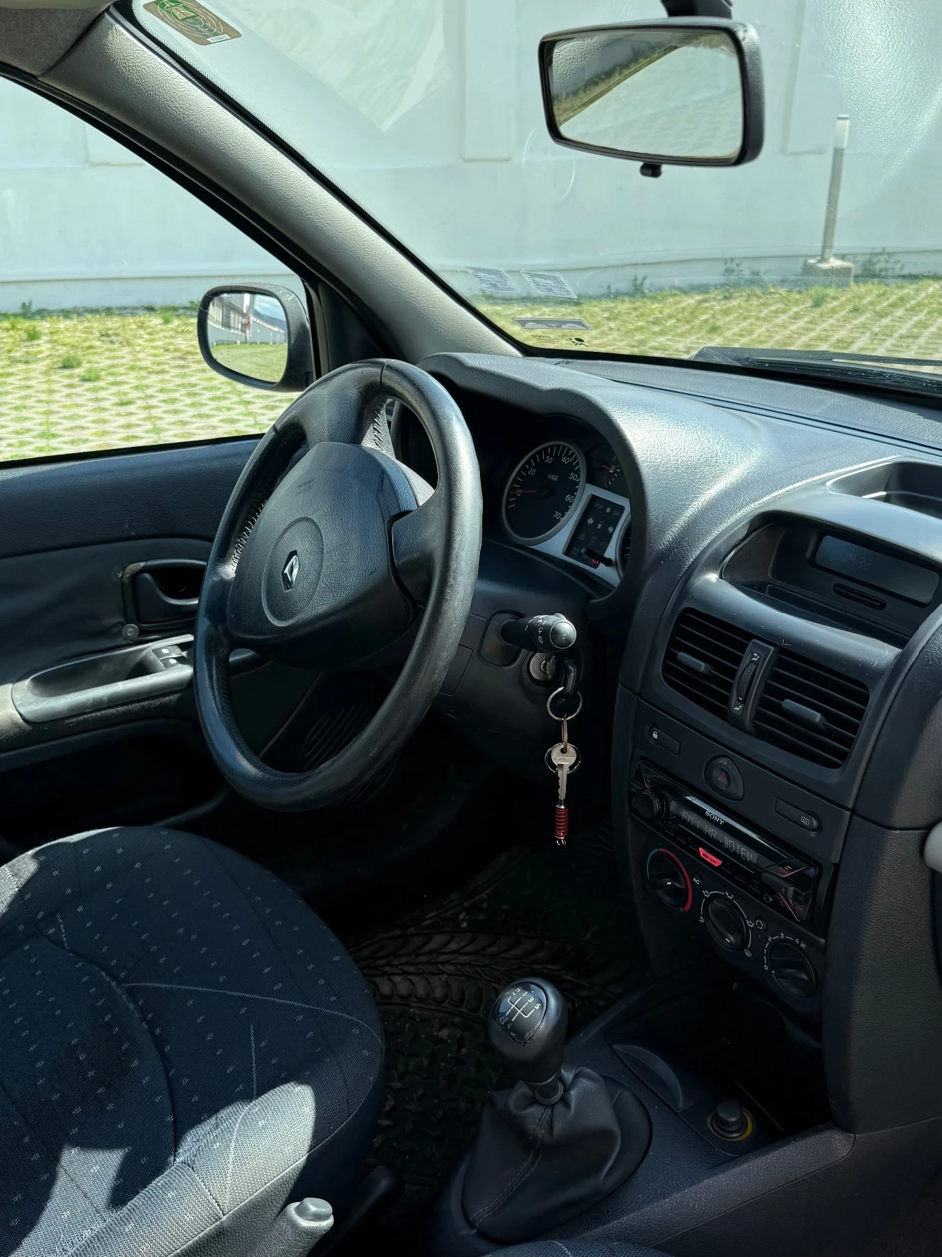 Renault Clio, снимка 9 - Автомобили и джипове - 54044079