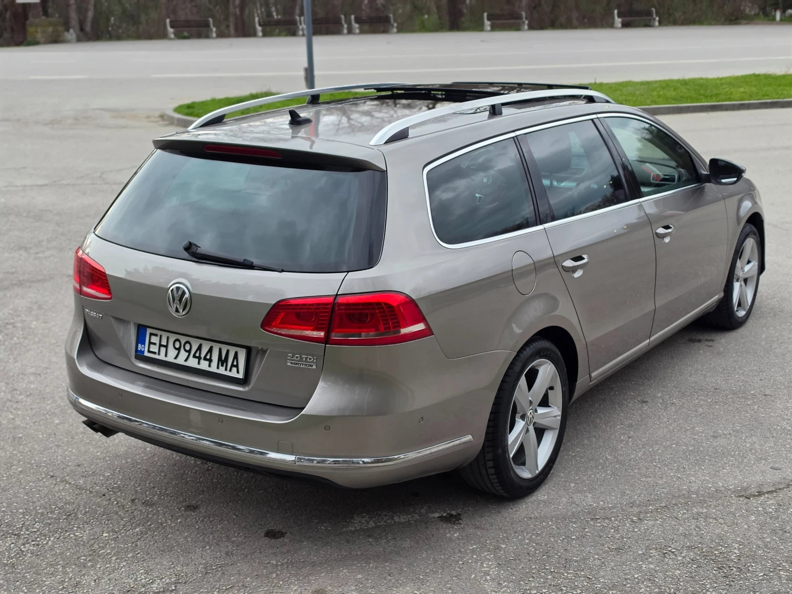 VW Passat 2.0TDI* 4x4* НАВИ* КОЖА* ПАНОРАМА* LED* FULL, снимка 6 - Автомобили и джипове - 54059017