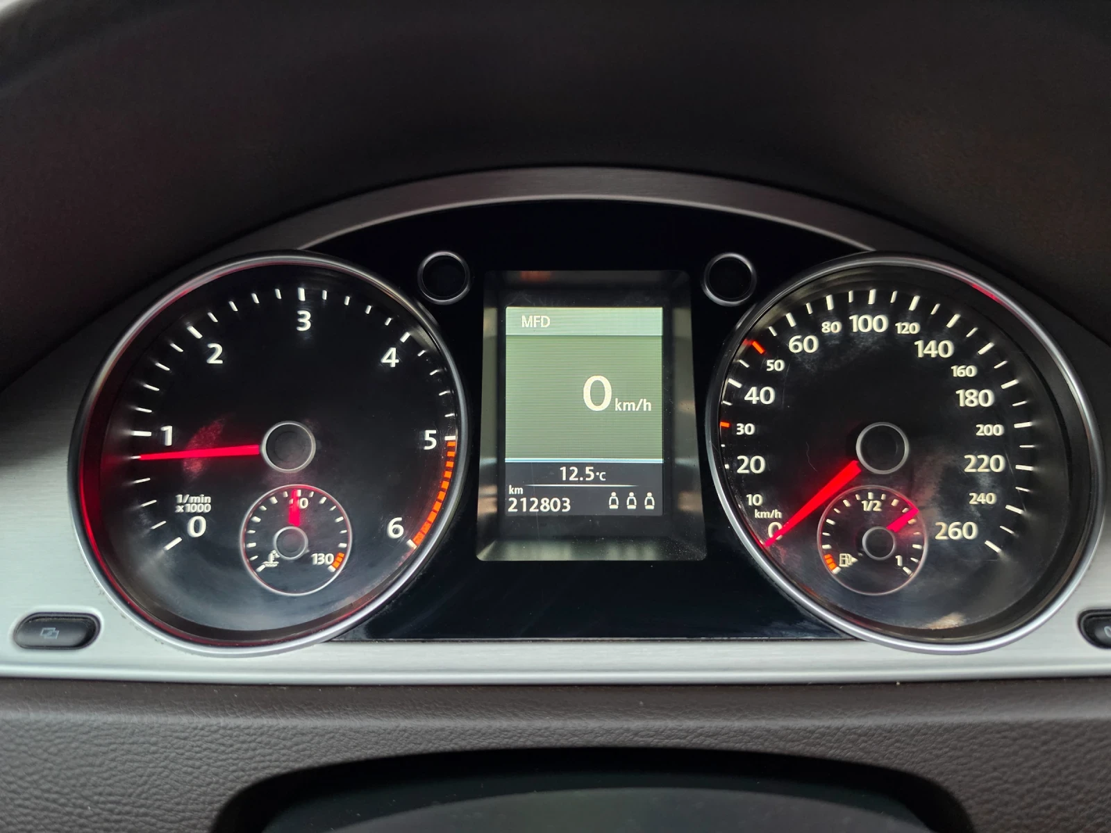 VW Passat 2.0TDI* 4x4* НАВИ* КОЖА* ПАНОРАМА* LED* FULL, снимка 13 - Автомобили и джипове - 54059017