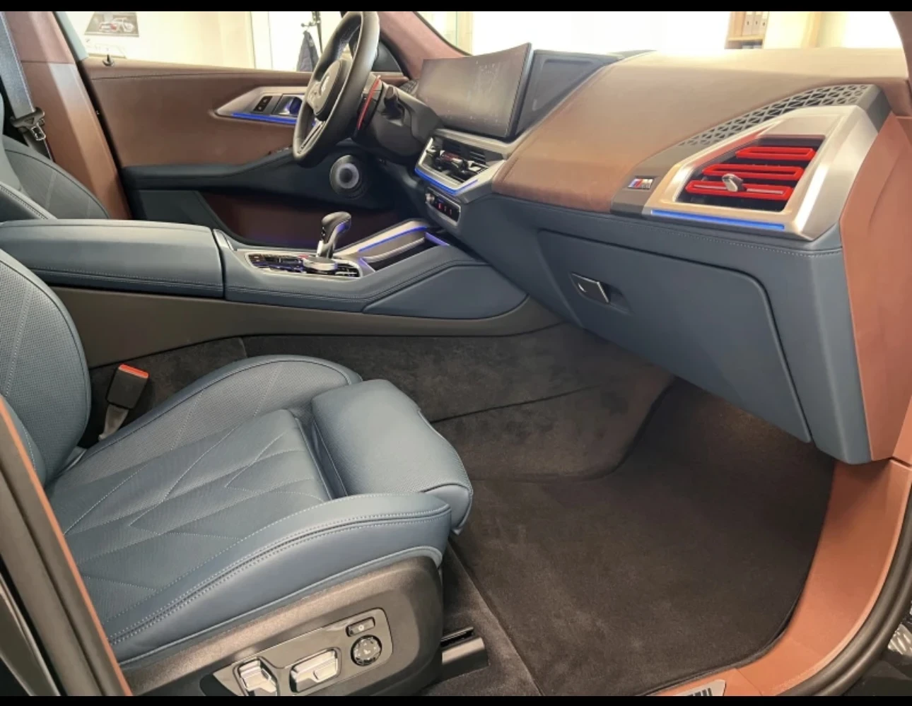 BMW XM, снимка 12 - Автомобили и джипове - 54175377