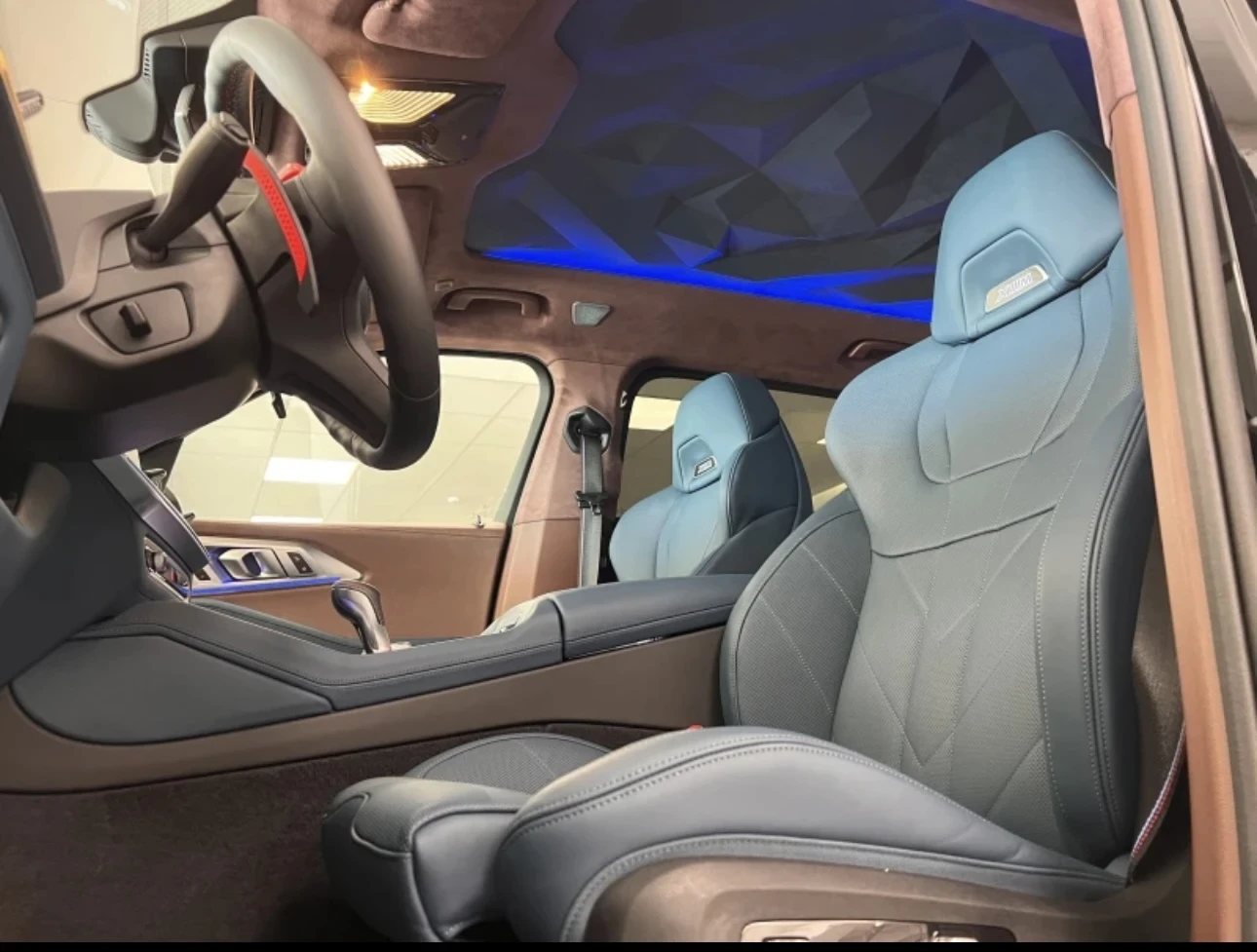 BMW XM, снимка 8 - Автомобили и джипове - 54175377