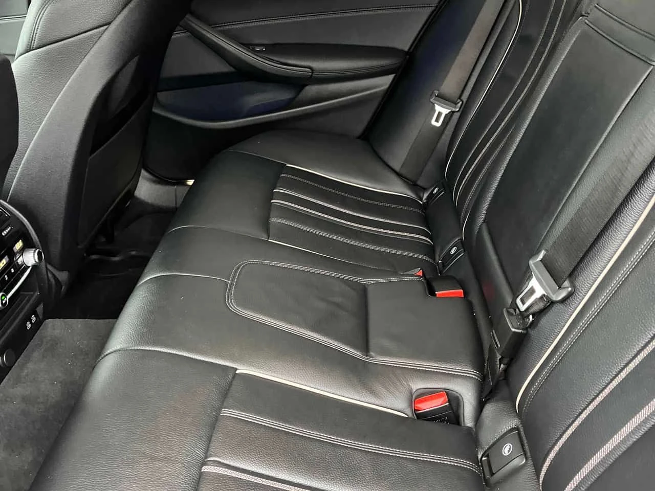 BMW 530 i xDrive/HUD/AMBIENT/ПОДГРЕВИ/ШИБИДАХ, снимка 11 - Автомобили и джипове - 54655839