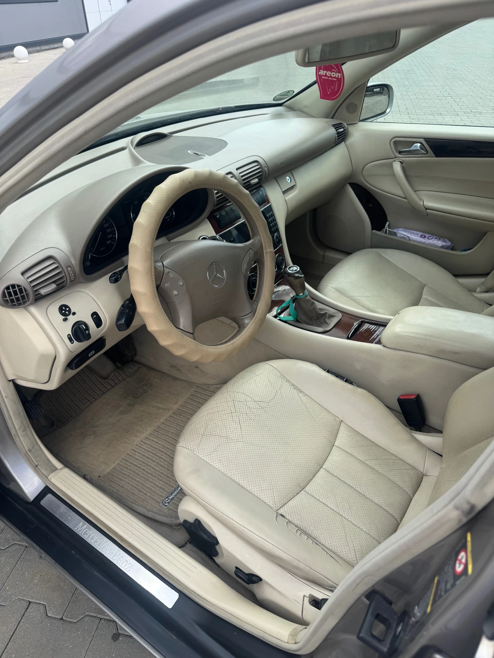 Mercedes-Benz C 200, снимка 3 - Автомобили и джипове - 54729442