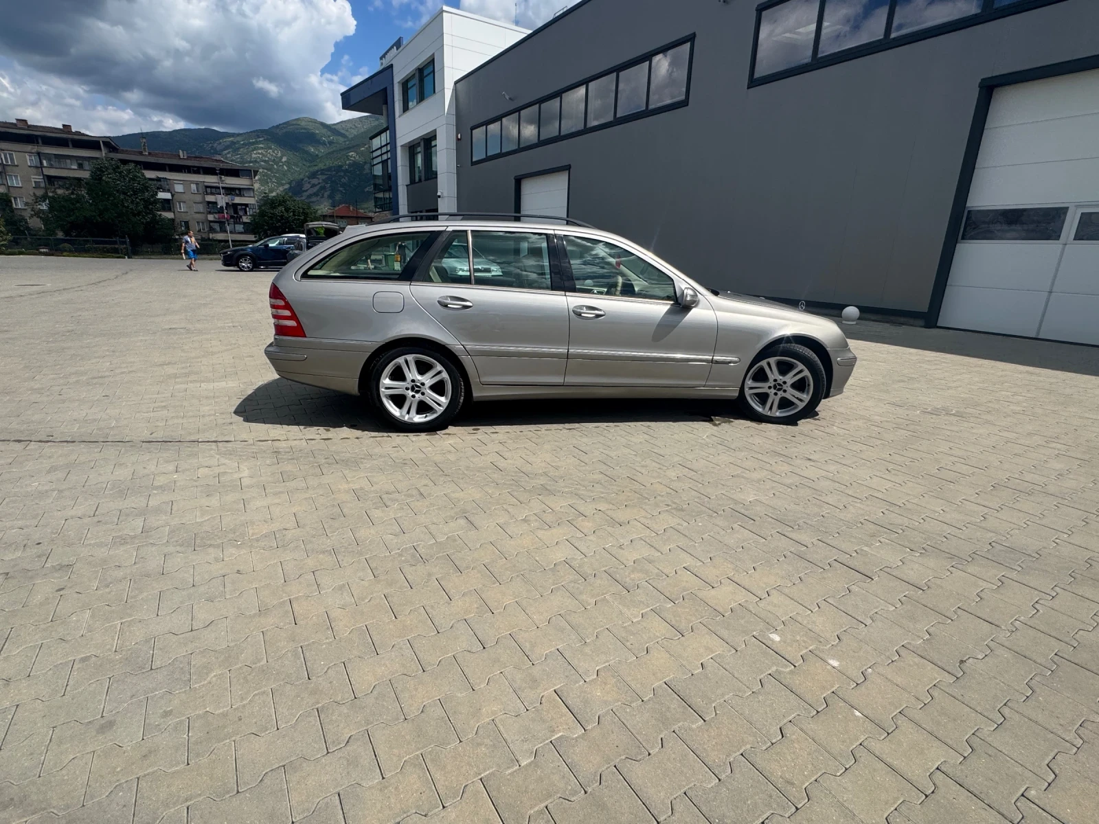 Mercedes-Benz C 200, снимка 4 - Автомобили и джипове - 54729442