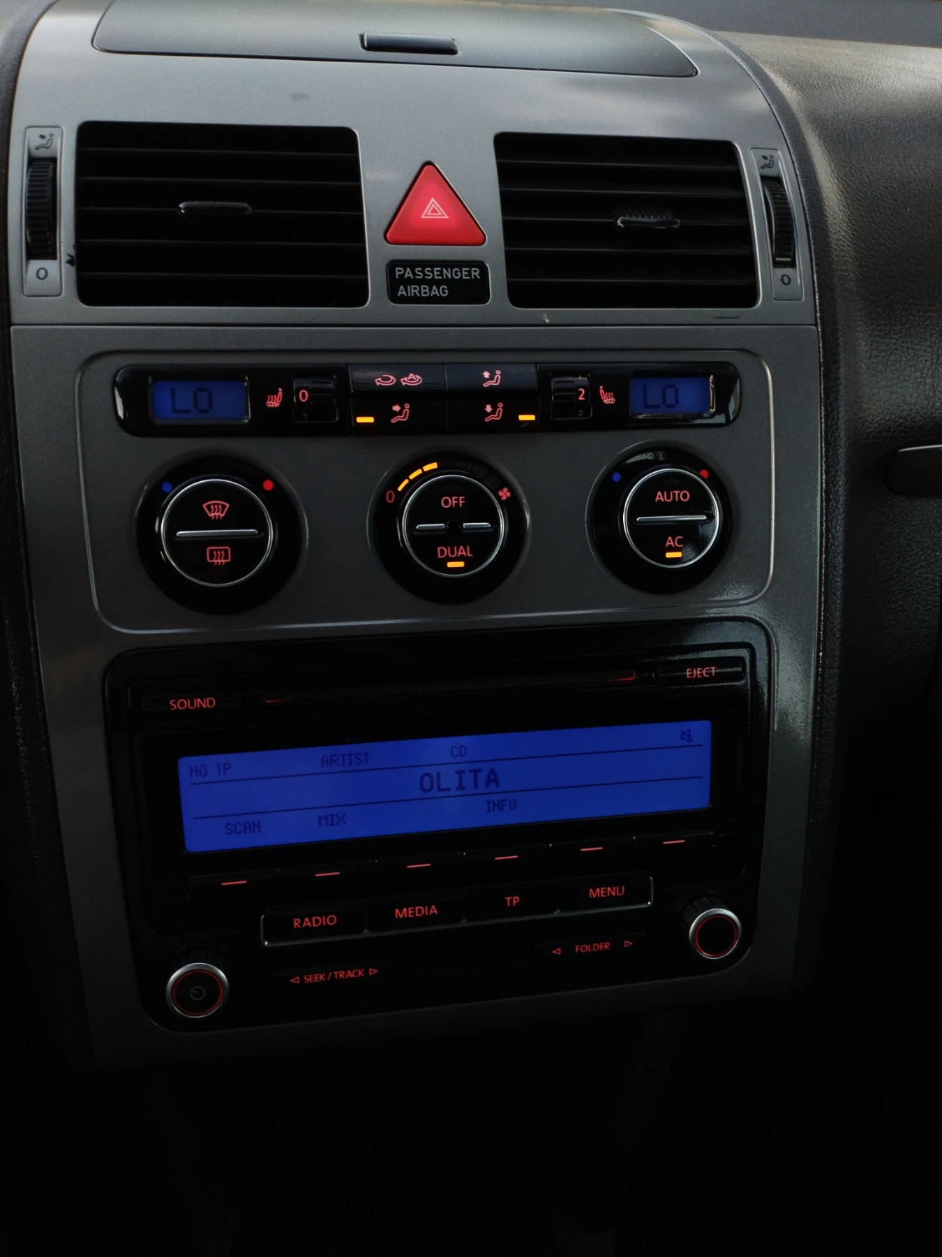 VW Touran 1.9 TDI 105HP Климатроник Подгреви Темпомат , снимка 16 - Автомобили и джипове - 55901491