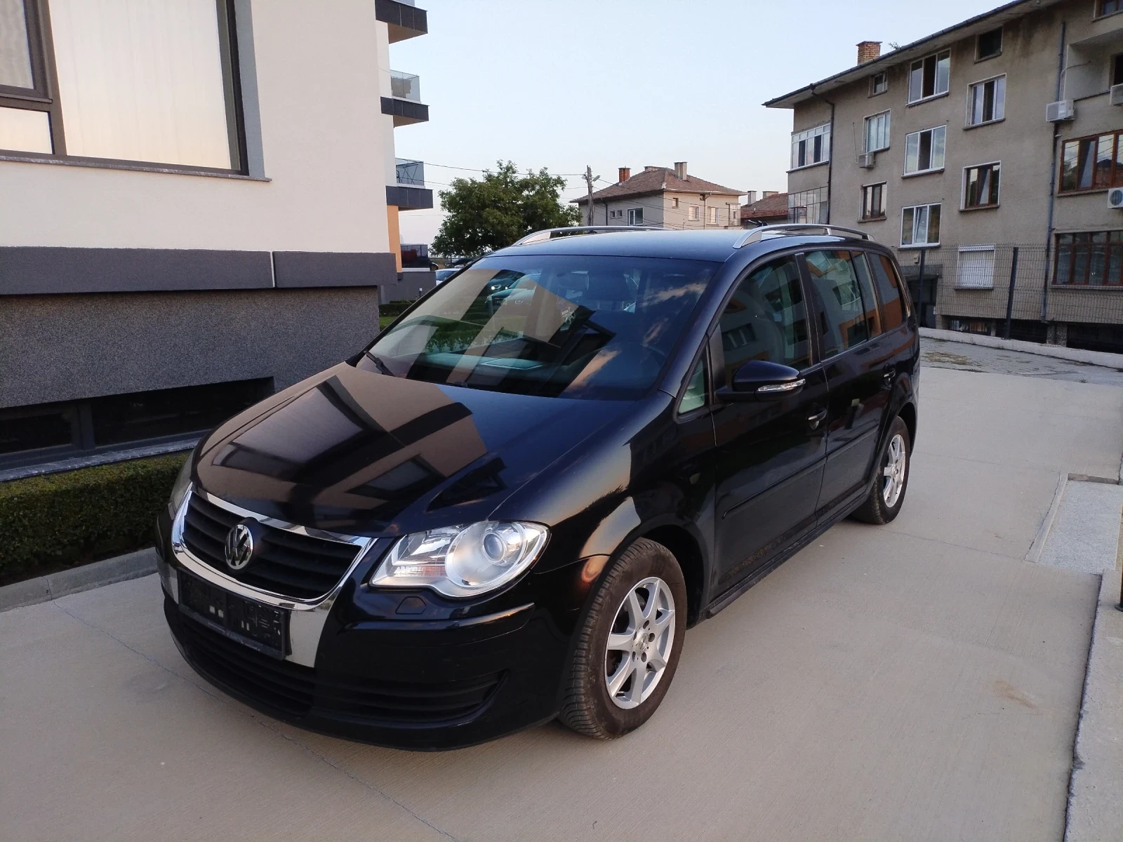 VW Touran 1.9 TDI 105HP Климатроник Подгреви Темпомат , снимка 2 - Автомобили и джипове - 55901491