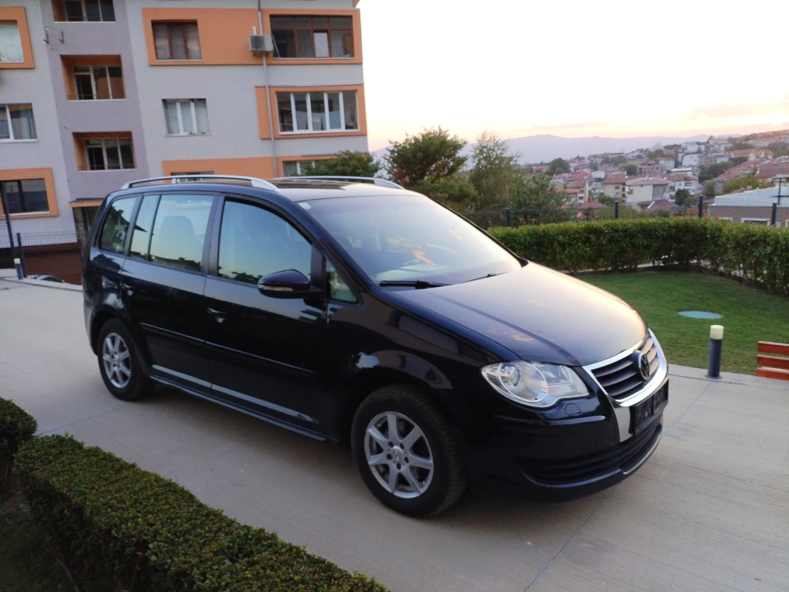 VW Touran 1.9 TDI 105HP Климатроник Подгреви Темпомат , снимка 4 - Автомобили и джипове - 55901491