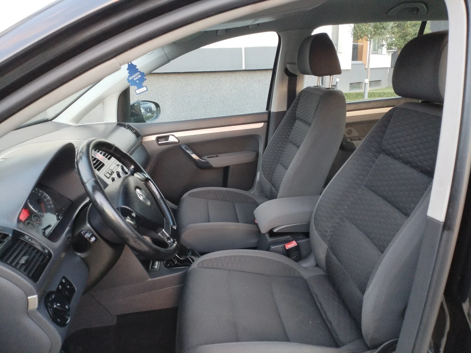 VW Touran 1.9 TDI 105HP Климатроник Подгреви Темпомат , снимка 10 - Автомобили и джипове - 55901491
