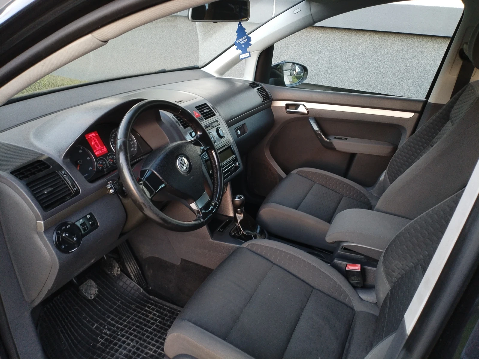 VW Touran 1.9 TDI 105HP Климатроник Подгреви Темпомат , снимка 11 - Автомобили и джипове - 55901491
