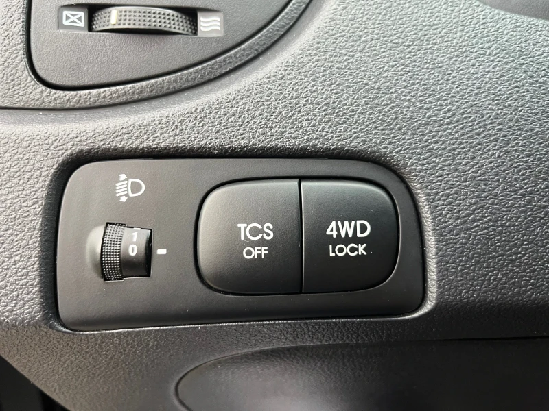 Kia Sportage 2.0i 4WD, снимка 10 - Автомобили и джипове - 52380999