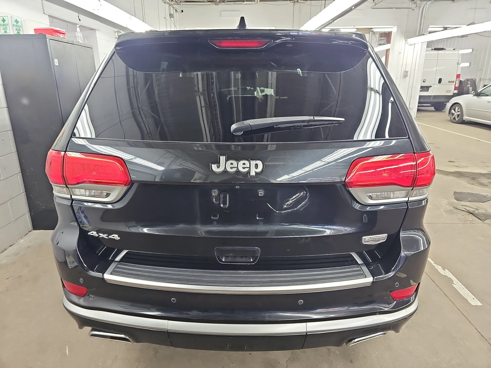 Jeep Grand cherokee 2016 Jeep Grand Cherokee Summit - изображение 5