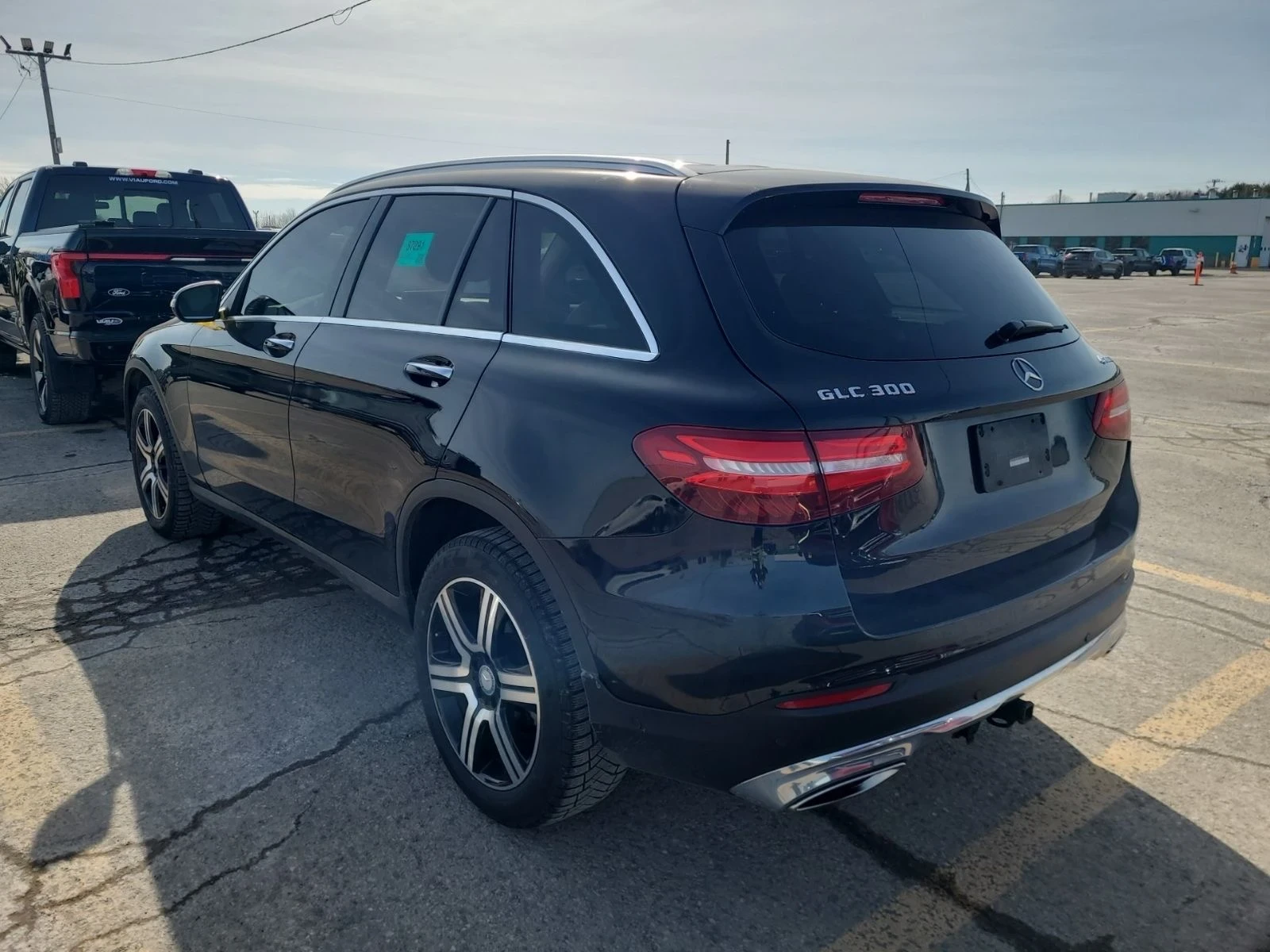 Mercedes-Benz GLC 300 2.0L 4MATIC, снимка 3 - Автомобили и джипове - 53764114