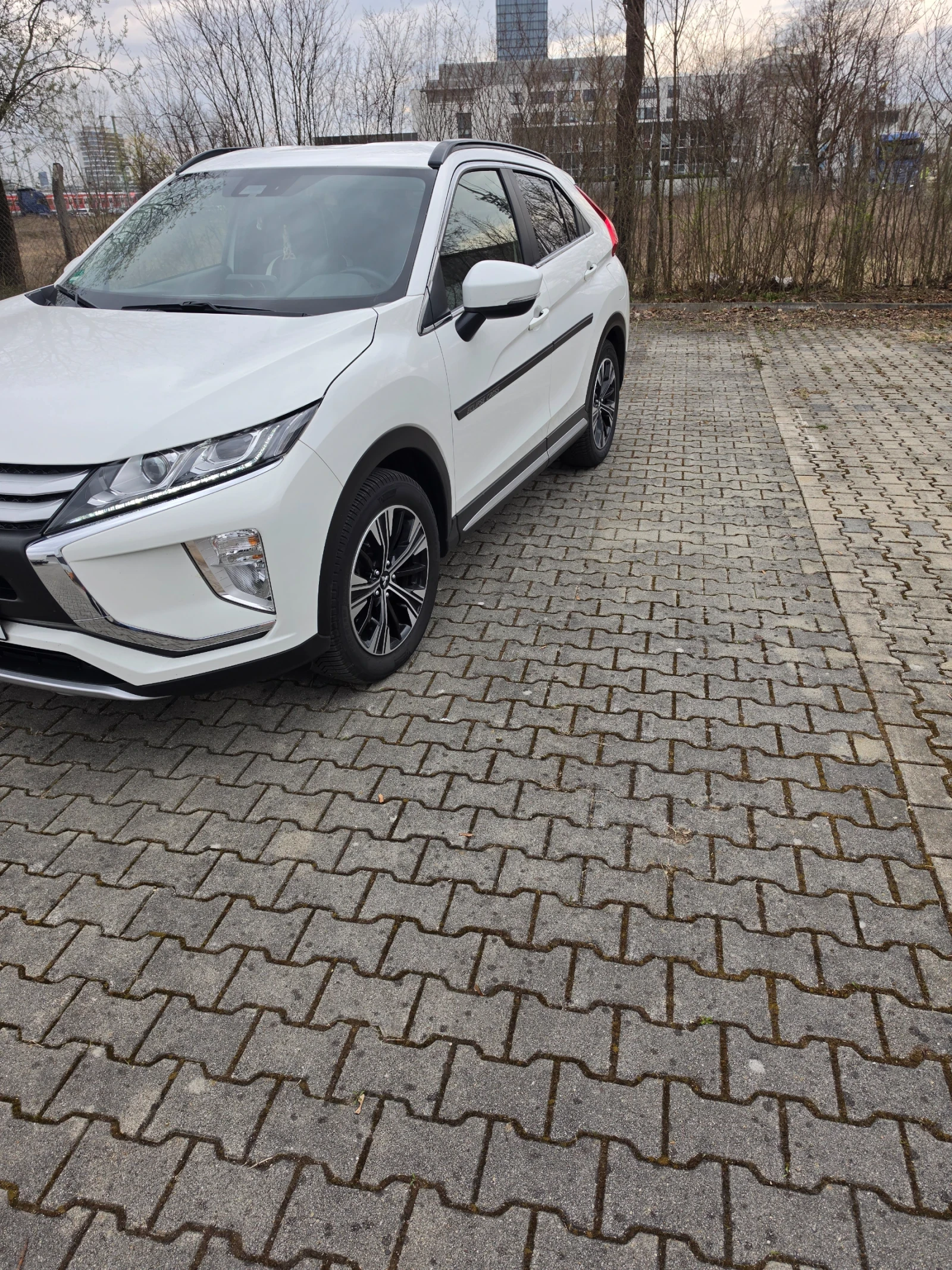 Mitsubishi Eclipse Cross, снимка 2 - Автомобили и джипове - 54070172