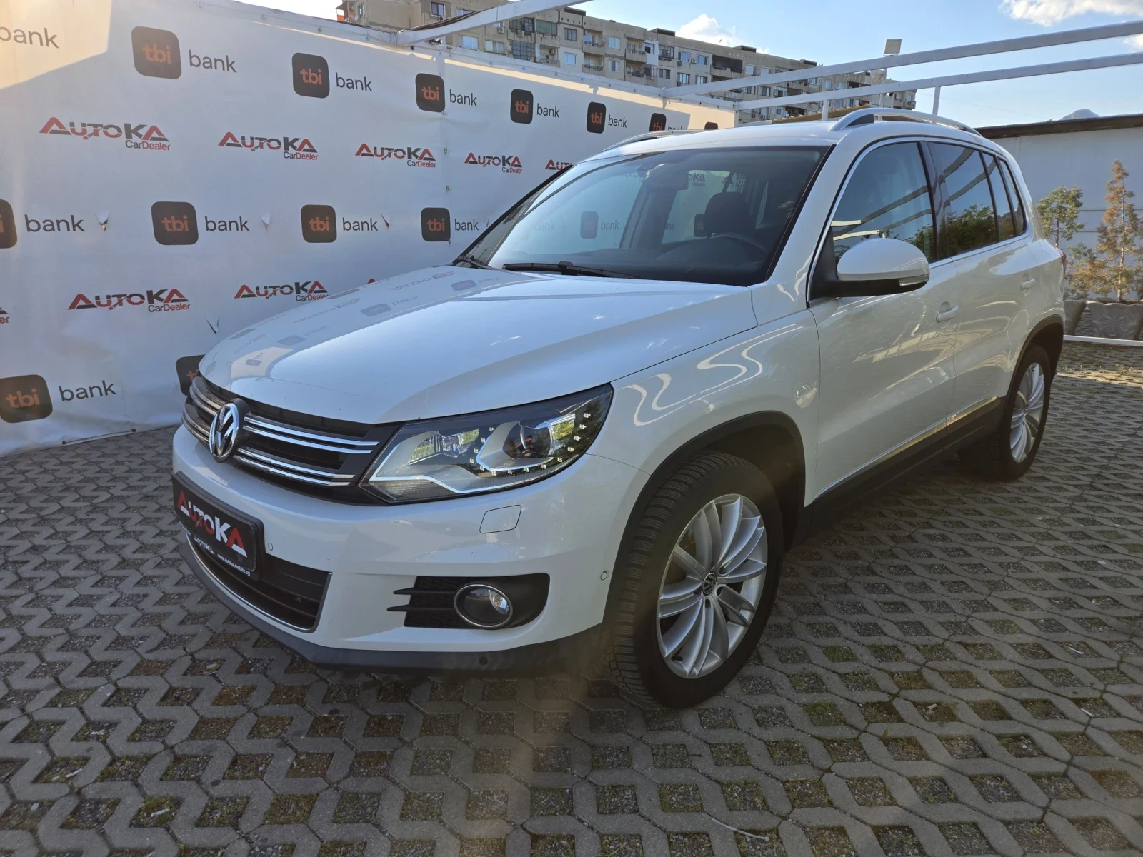 VW Tiguan 2.0TDI-140кс= АВТОМАТ= ПАНО= LED= KEYLESS= 4х4= ТО, снимка 6 - Автомобили и джипове - 56202378