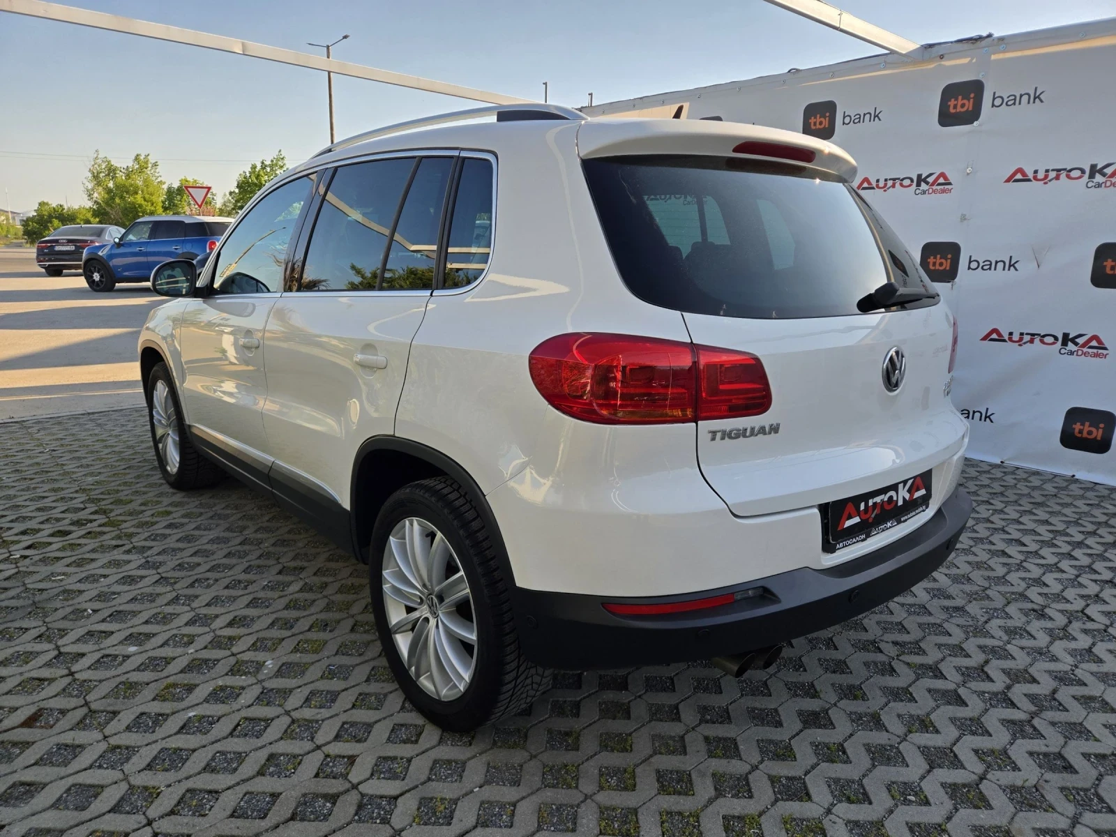 VW Tiguan 2.0TDI-140кс= АВТОМАТ= ПАНО= LED= KEYLESS= 4х4= ТО, снимка 5 - Автомобили и джипове - 56202378