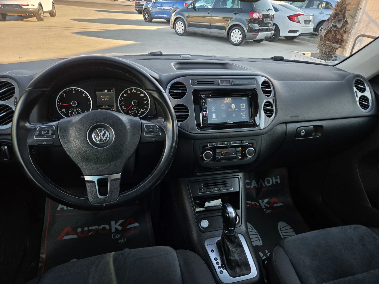 VW Tiguan 2.0TDI-140кс= АВТОМАТ= ПАНО= LED= KEYLESS= 4х4= ТО, снимка 11 - Автомобили и джипове - 56202378