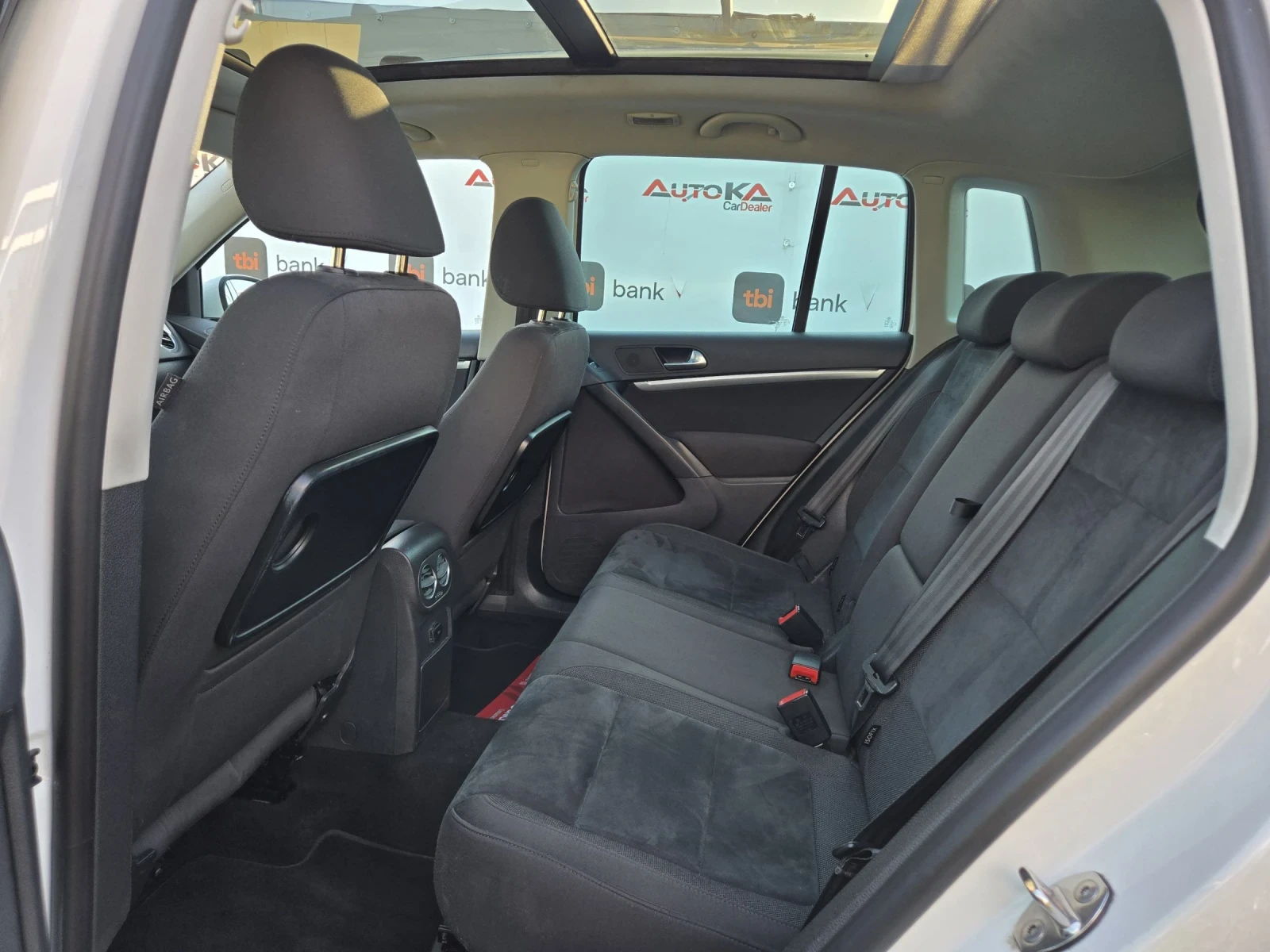 VW Tiguan 2.0TDI-140кс= АВТОМАТ= ПАНО= LED= KEYLESS= 4х4= ТО, снимка 9 - Автомобили и джипове - 56202378