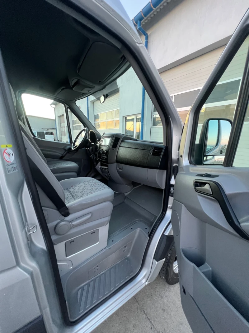 VW Crafter 9-места / Климатроник , снимка 10 - Бусове и автобуси - 47658155