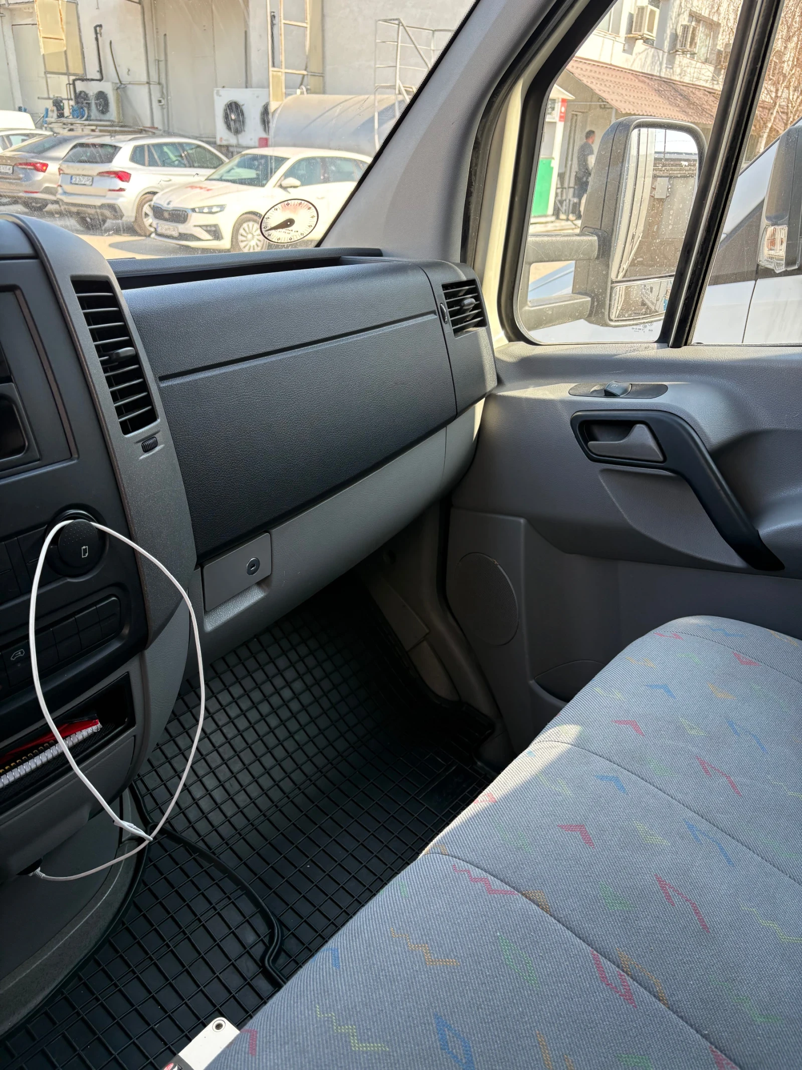 VW Crafter 2.5 136 к.с., снимка 8 - Бусове и автобуси - 53885663