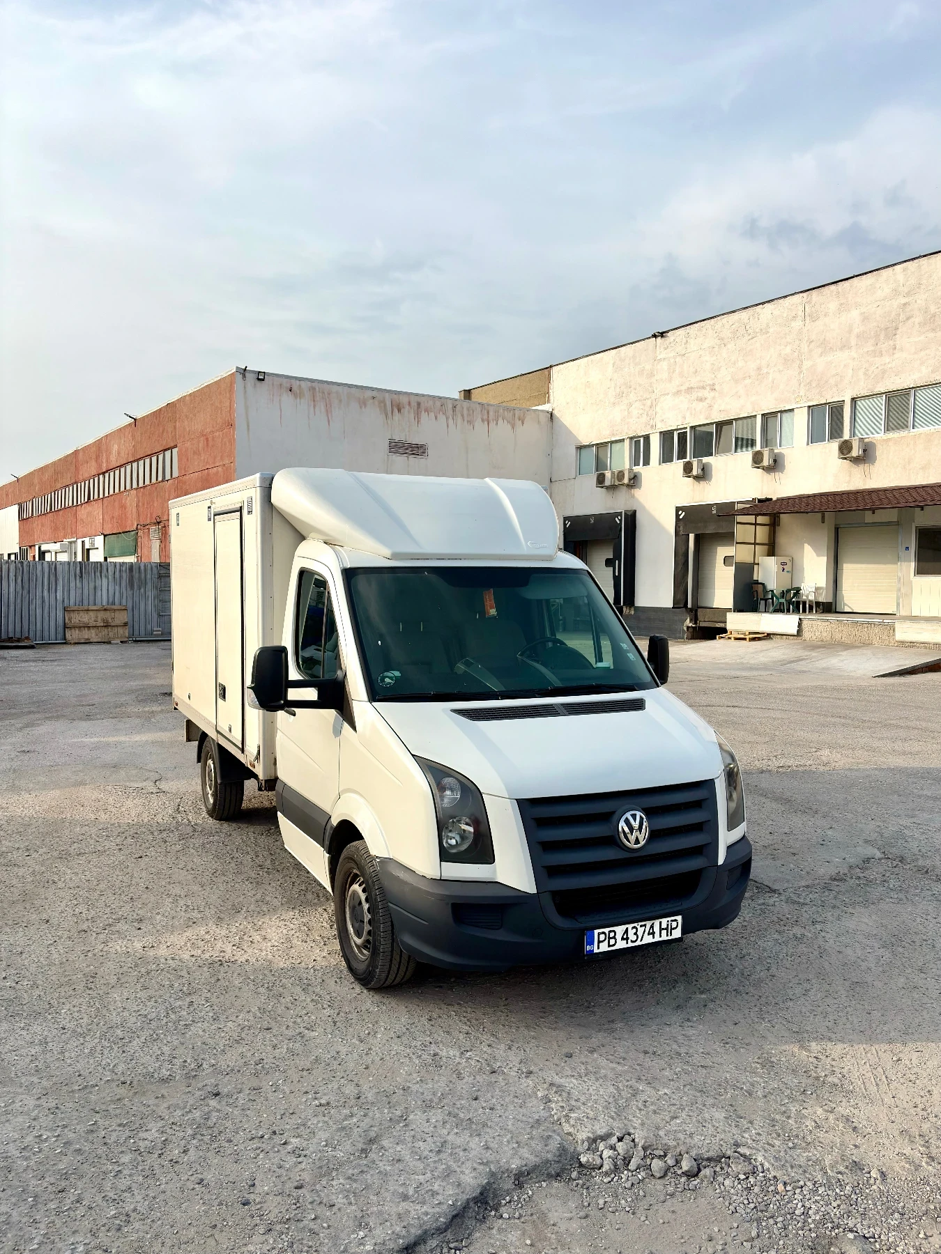 VW Crafter 2.5 136 к.с., снимка 2 - Бусове и автобуси - 53885663