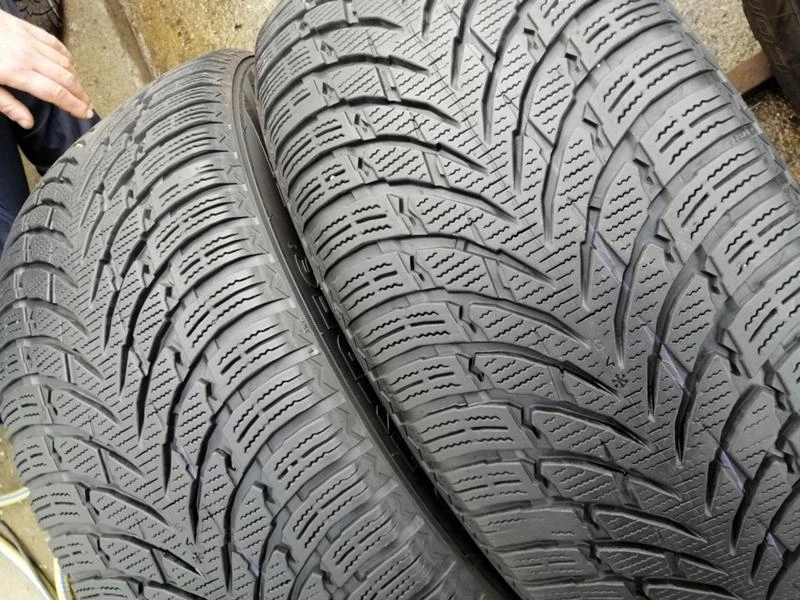 Гуми Зимни 235/55R18, снимка 2 - Гуми и джанти - 34961698