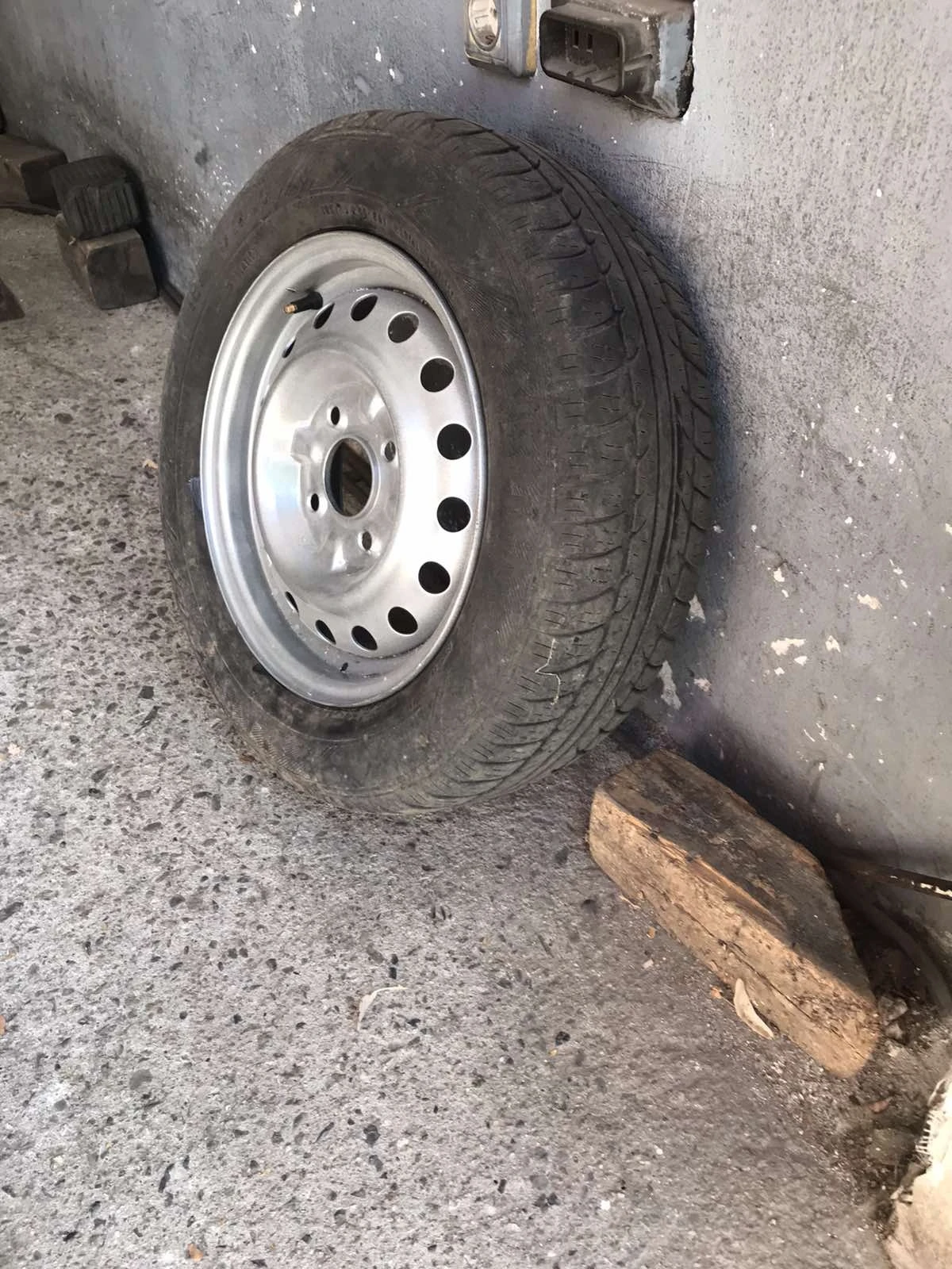 Гуми с джанти 185/65R14 за Nissan | Mobile.bg — изображение 1