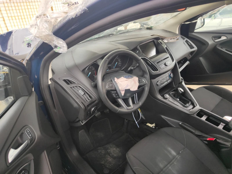 Ford Focus 1.0i, снимка 10 - Автомобили и джипове - 38759097