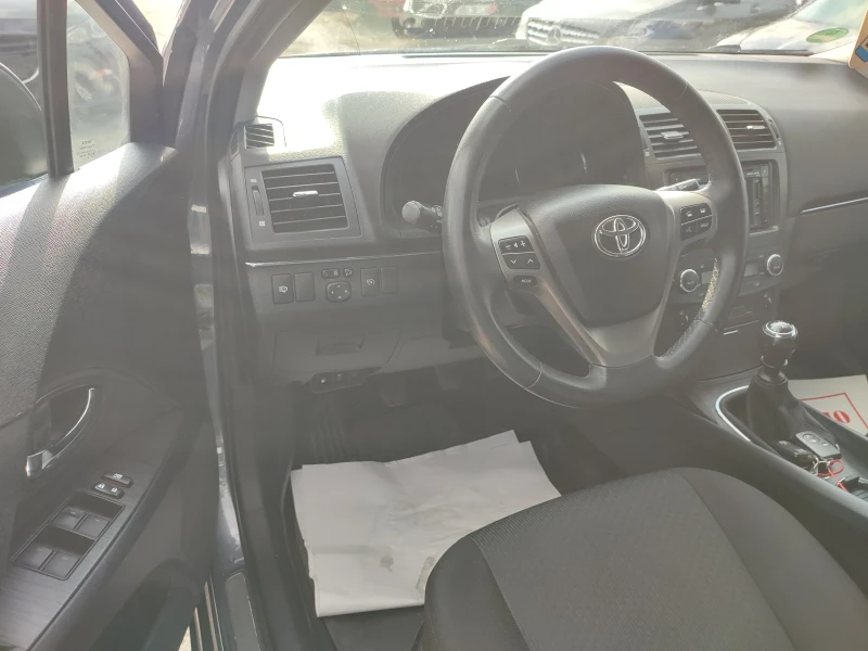 Toyota Avensis 1.8 i панорама , снимка 15 - Автомобили и джипове - 47656638