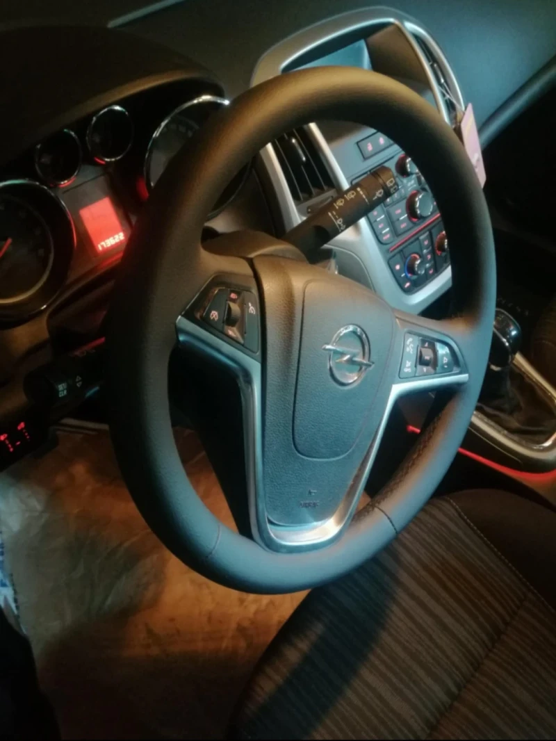 Opel Astra, снимка 11 - Автомобили и джипове - 52407343