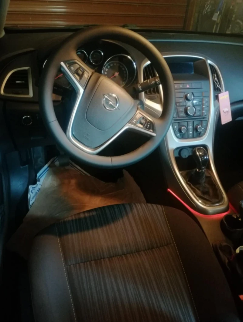 Opel Astra, снимка 10 - Автомобили и джипове - 52407343