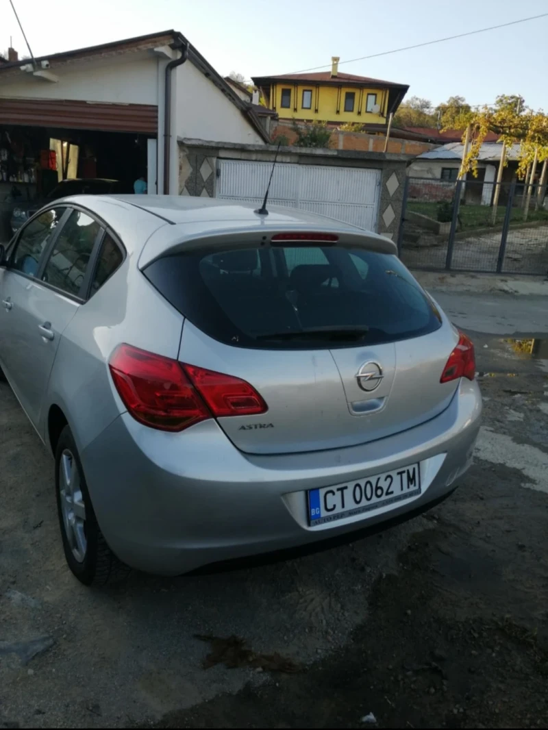 Opel Astra, снимка 3 - Автомобили и джипове - 52407343