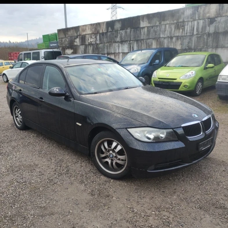 BMW 320 2.0 i, снимка 3 - Автомобили и джипове - 48296815