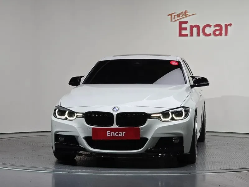 BMW 330 I M Sports, снимка 5 - Автомобили и джипове - 56099087