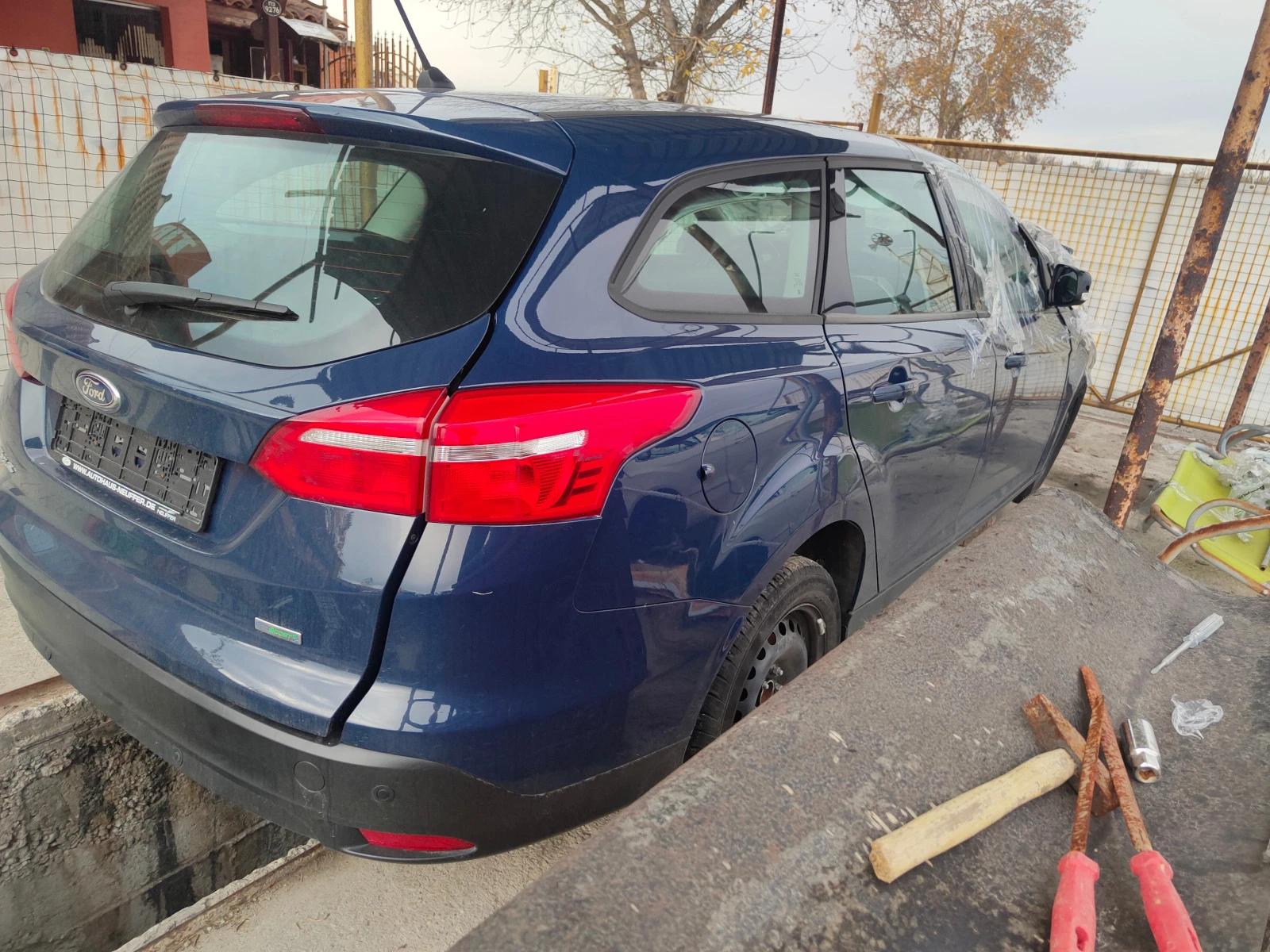 Ford Focus 1.0i - изображение 2