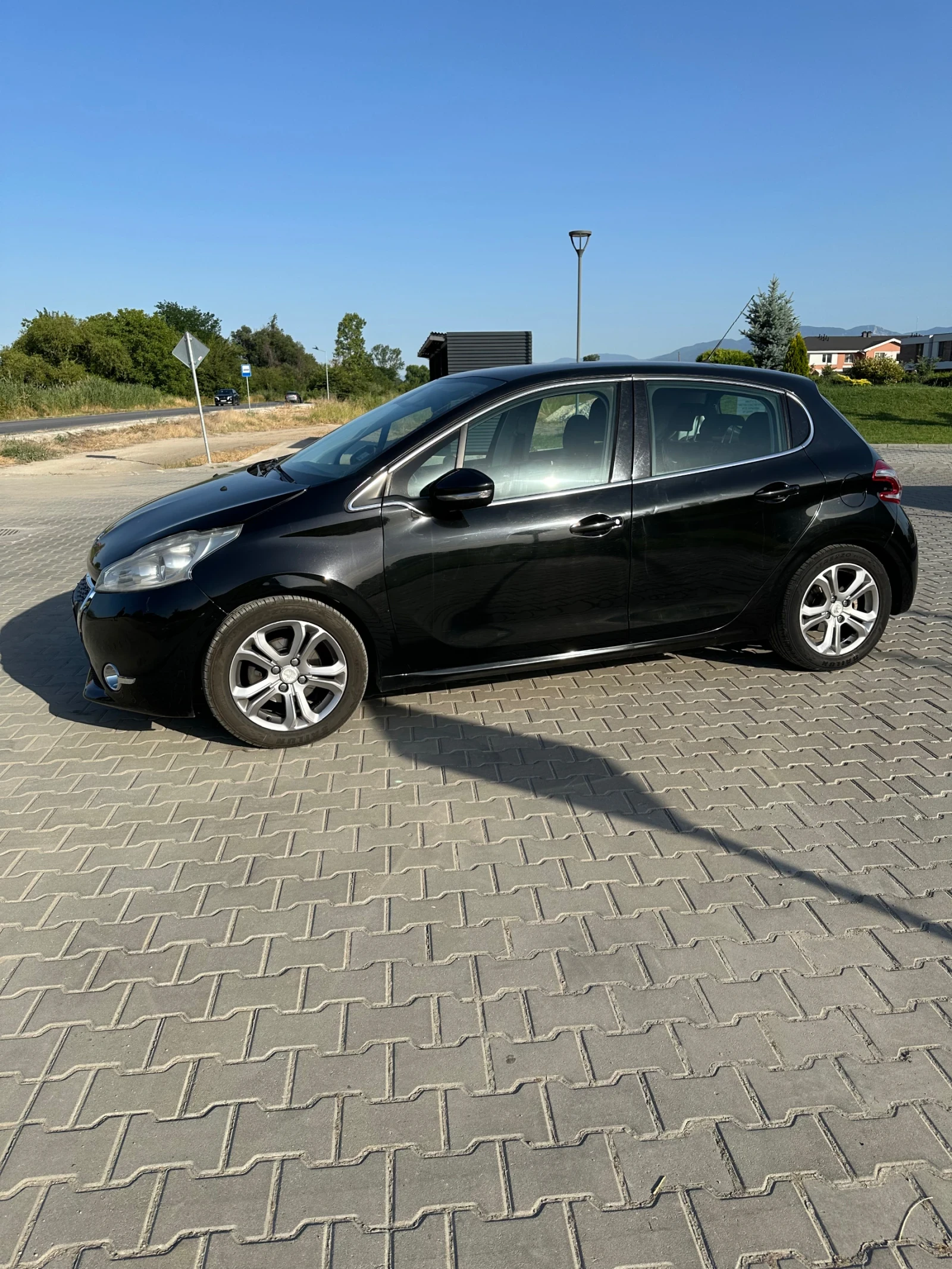 Peugeot 208 1.4 ГАЗОВ ИНЖЕКЦИОН - изображение 2