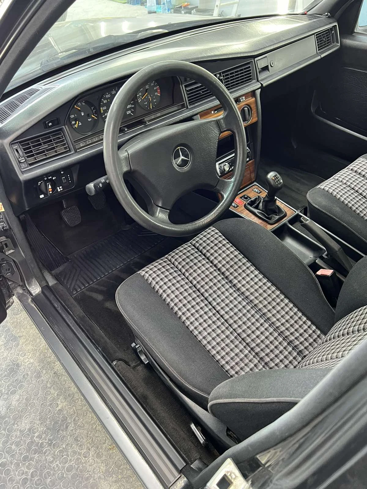 Mercedes-Benz 190 190 Е W 201 - изображение 3