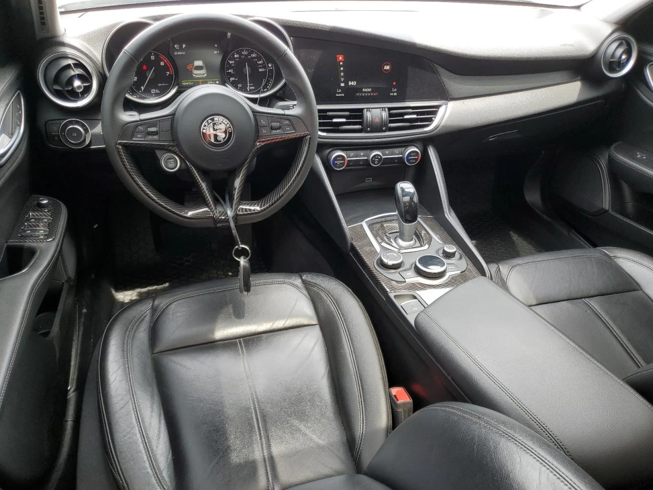 Alfa Romeo Giulia Ti Q4 280кс * Възможност за Лизинг*  - изображение 8