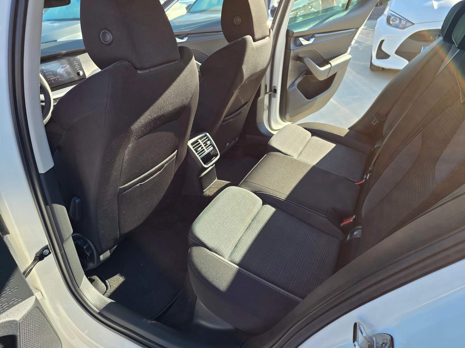 Skoda Octavia С Гаранция 2.0TDI-А/Т, снимка 12 - Автомобили и джипове - 53326683